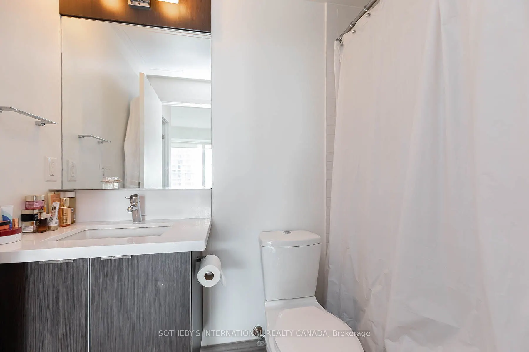 21 Widmer Street, #3811