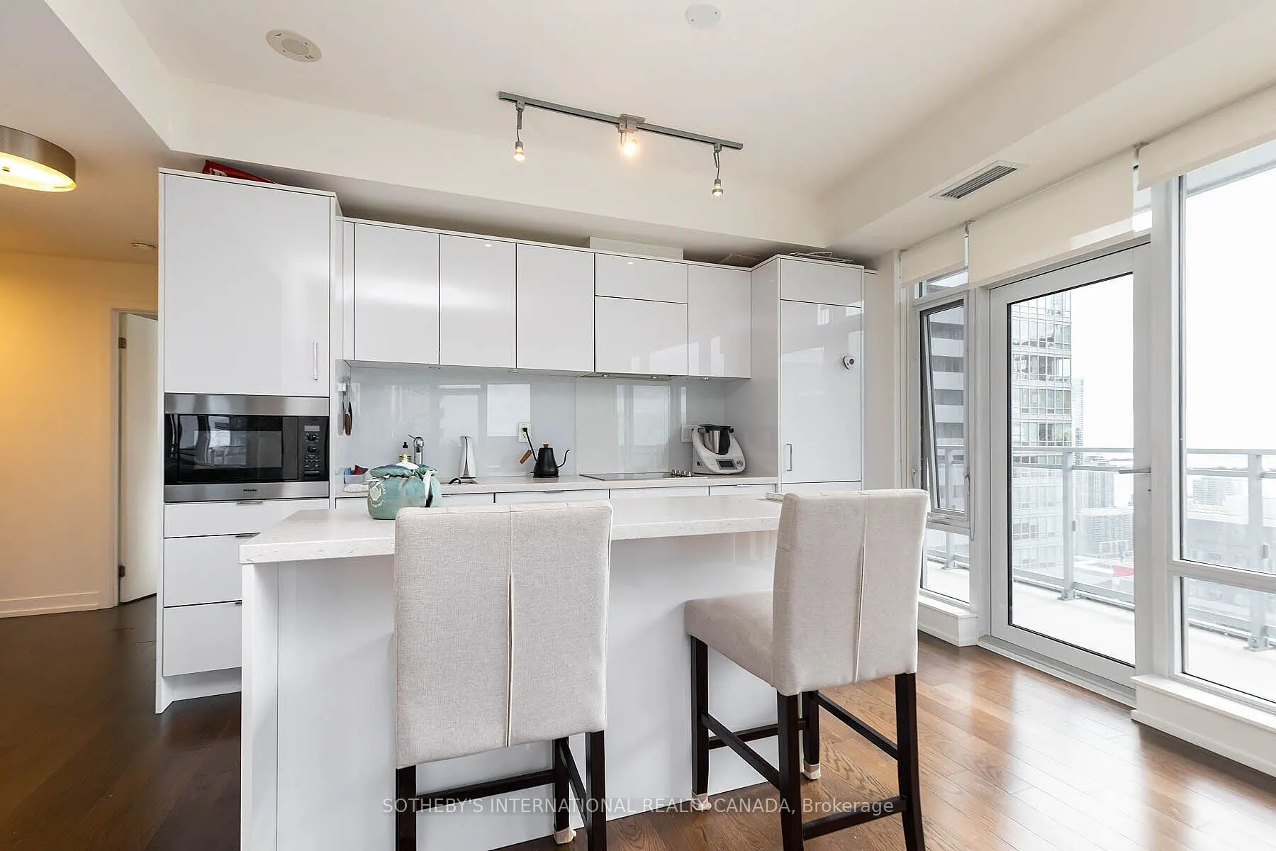 21 Widmer Street, #3811