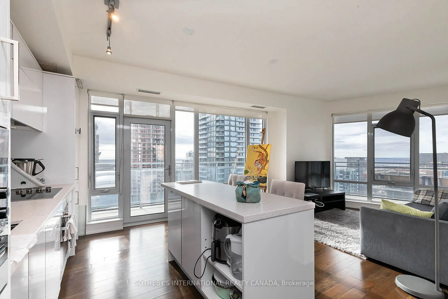 21 Widmer Street, #3811