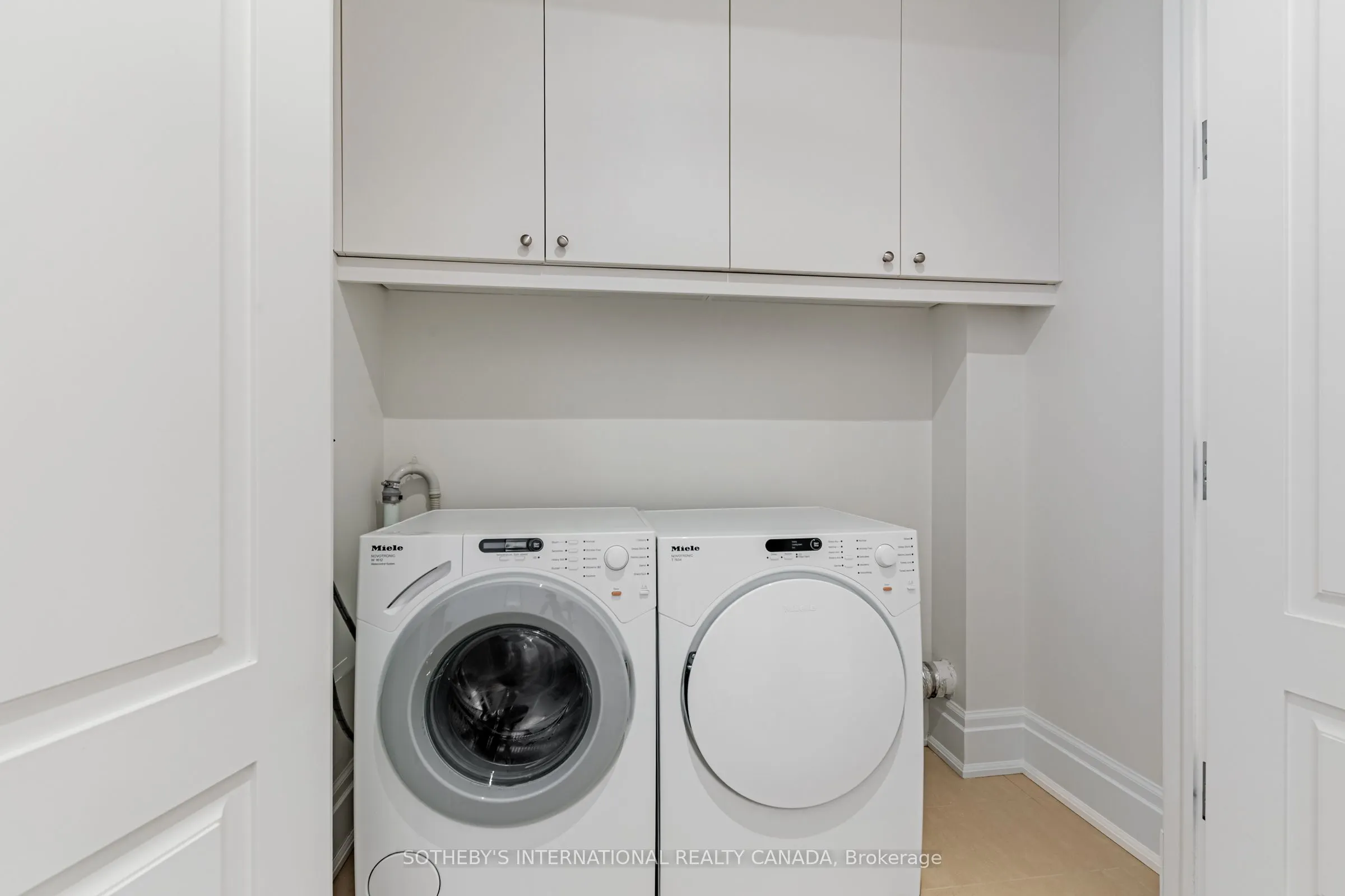 55 Scollard Street, #207