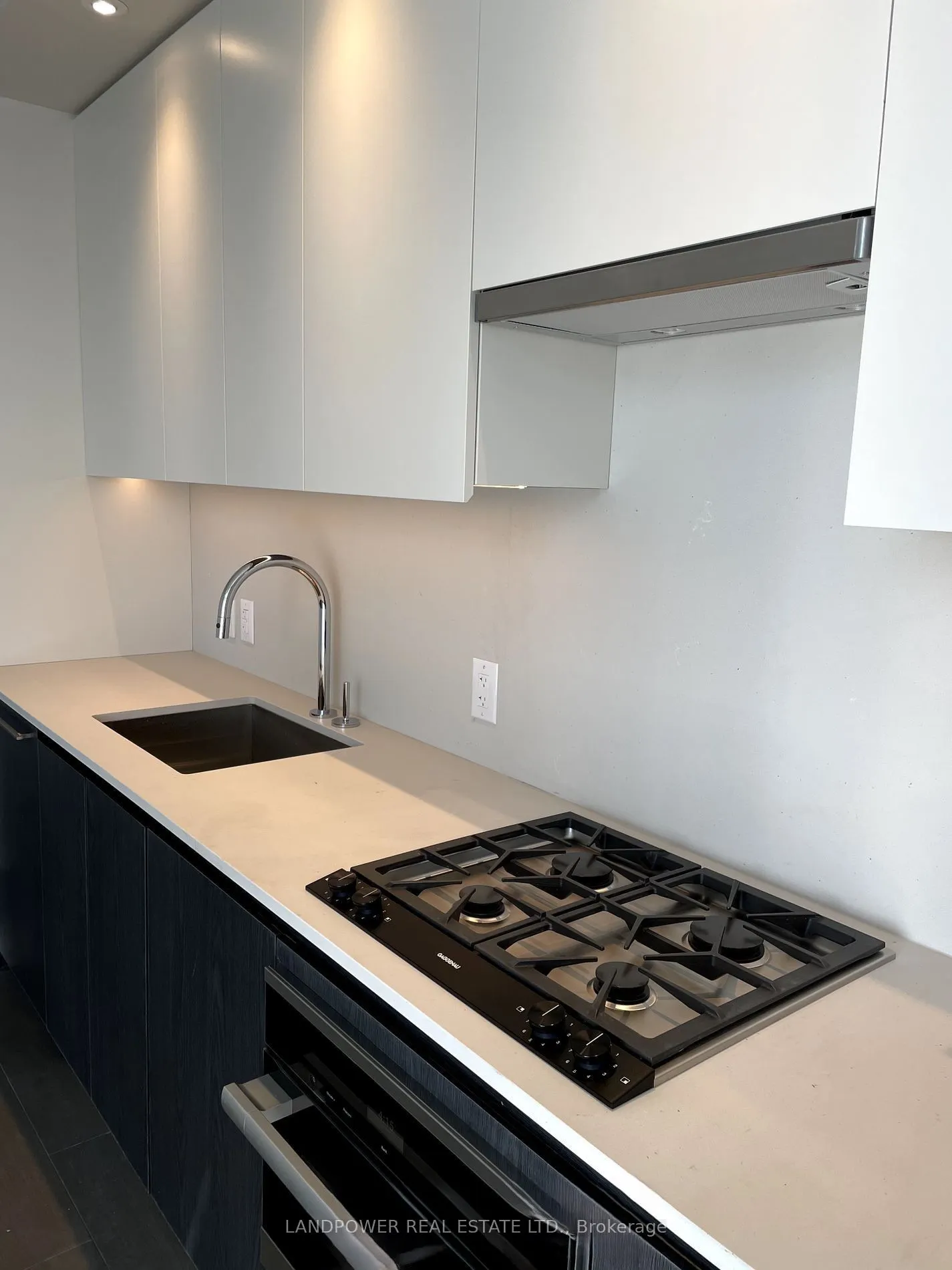 81 Wellesley Street E, #2604