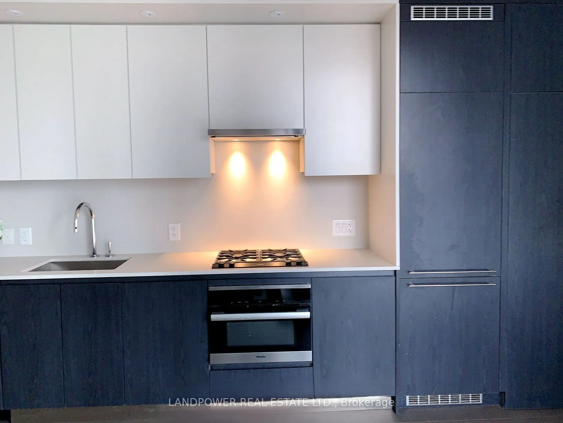 81 Wellesley Street E, #2604