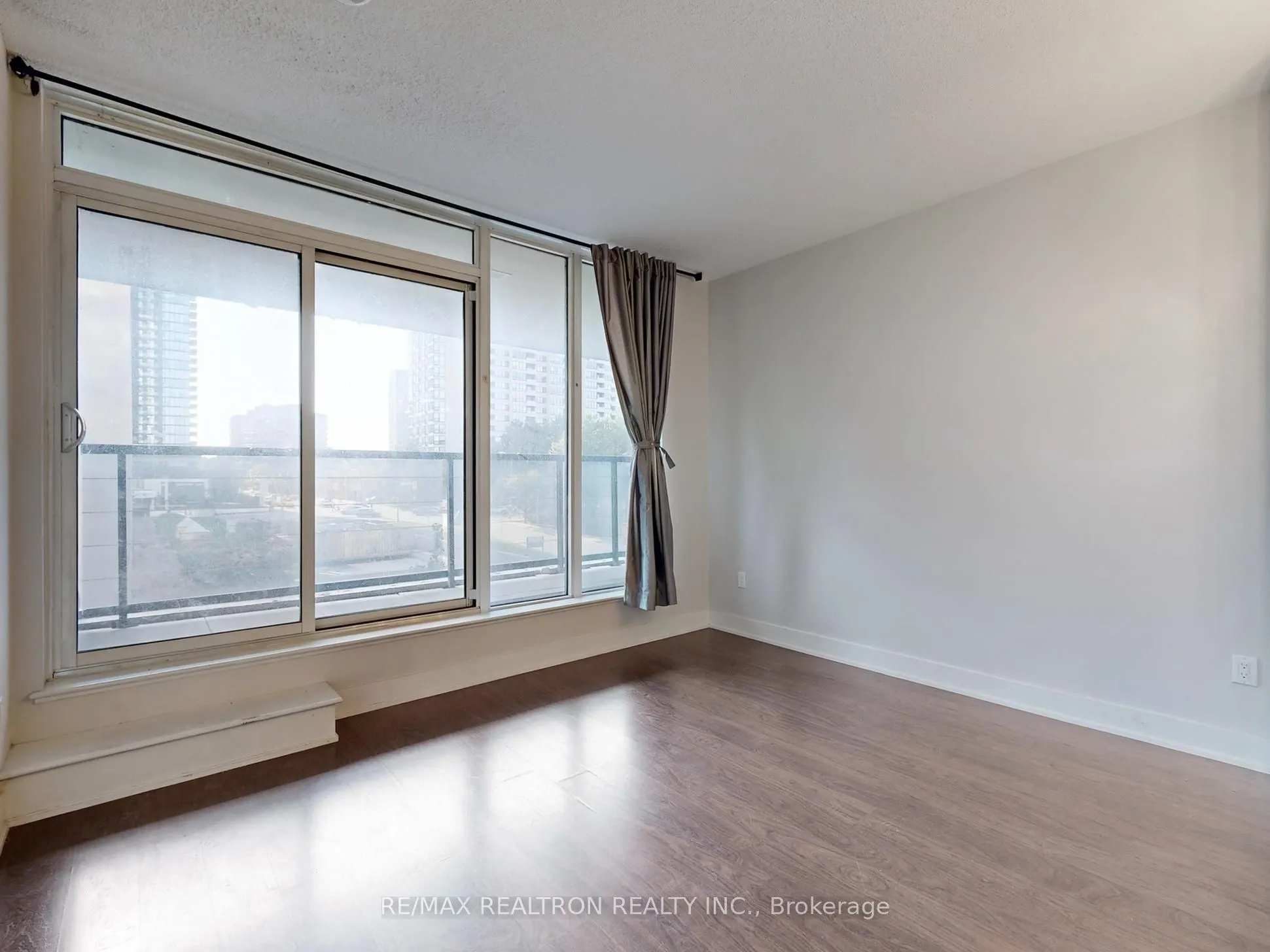 88 Sheppard Avenue E, #307