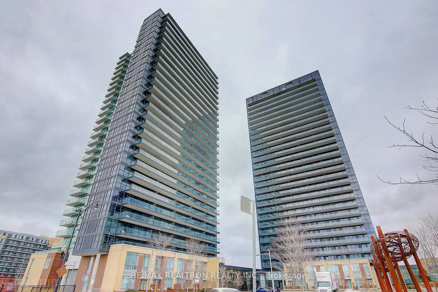 33 Singer Court, #1711