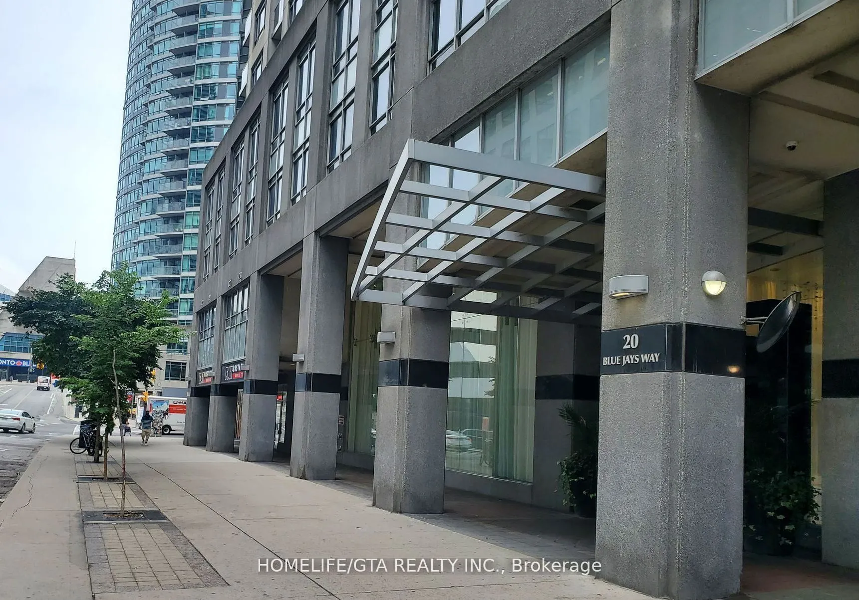 20 Blue Jays Way, #809