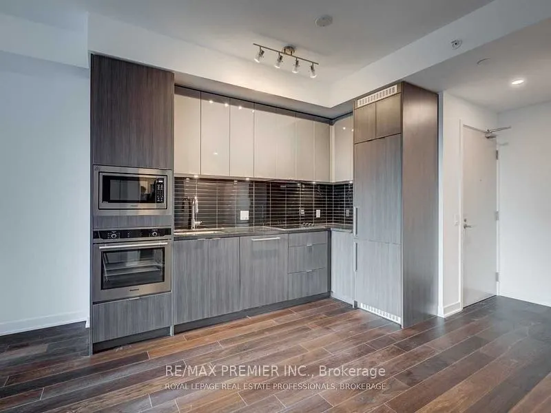 115 Blue Jays Way, #1607