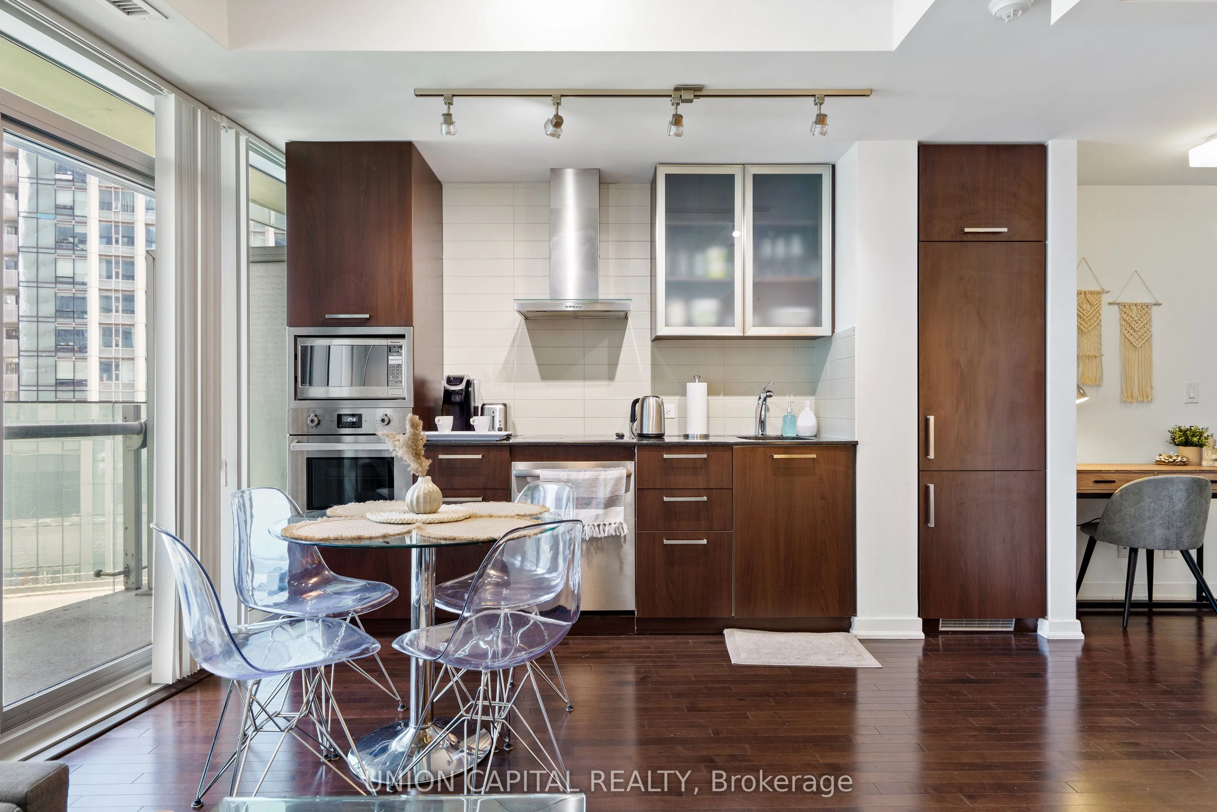 12 York Street, #501