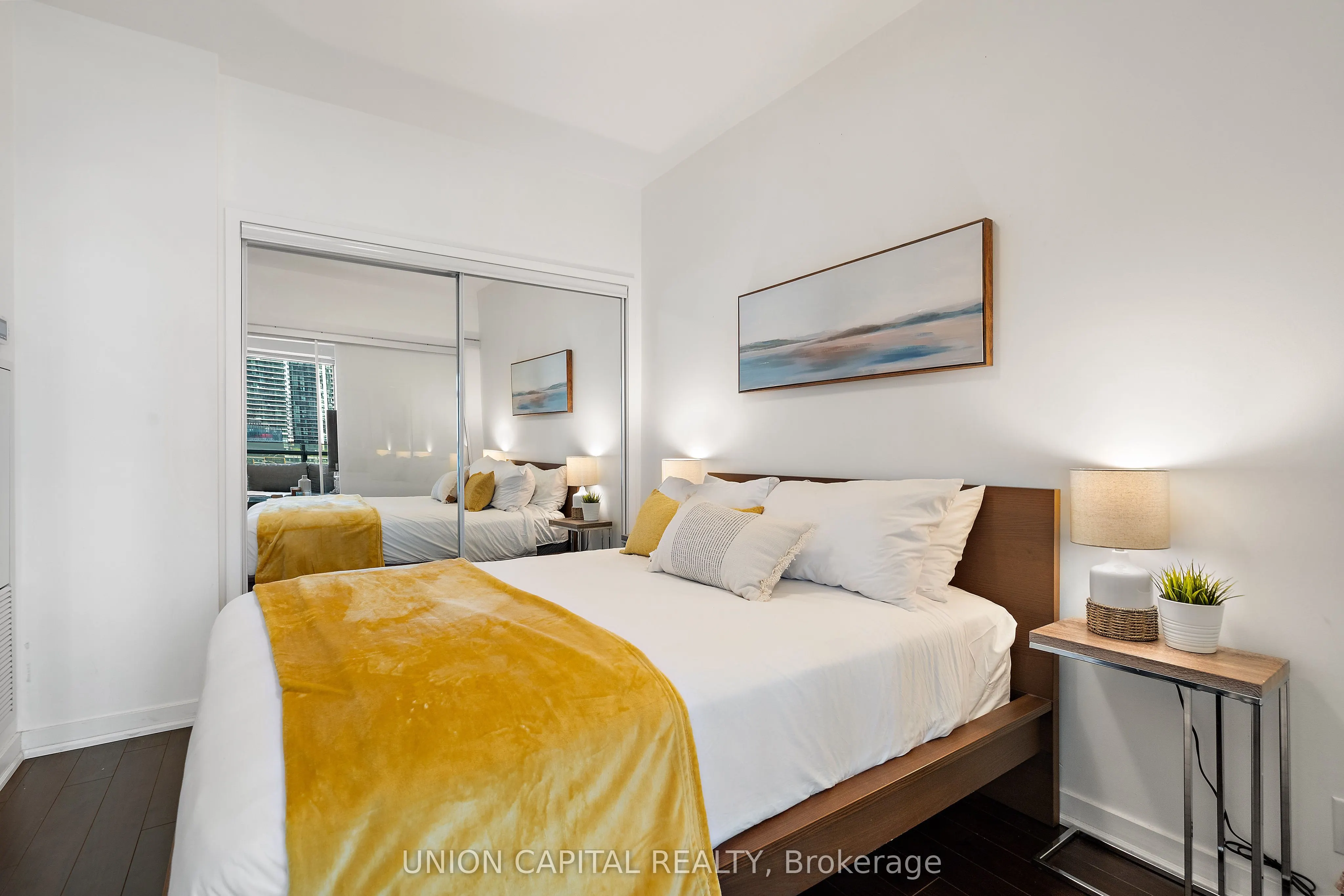 12 York Street, #501