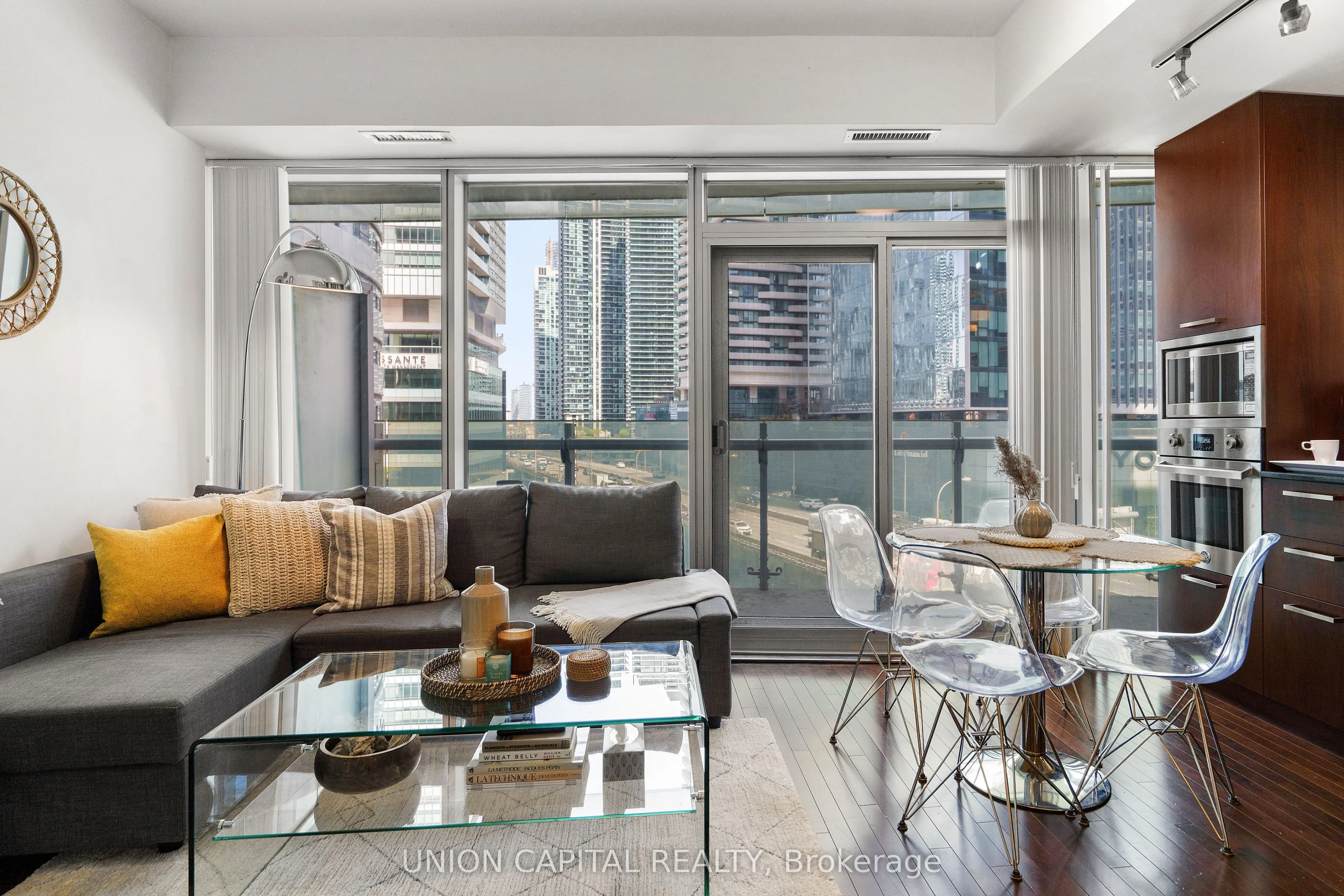 12 York Street, #501