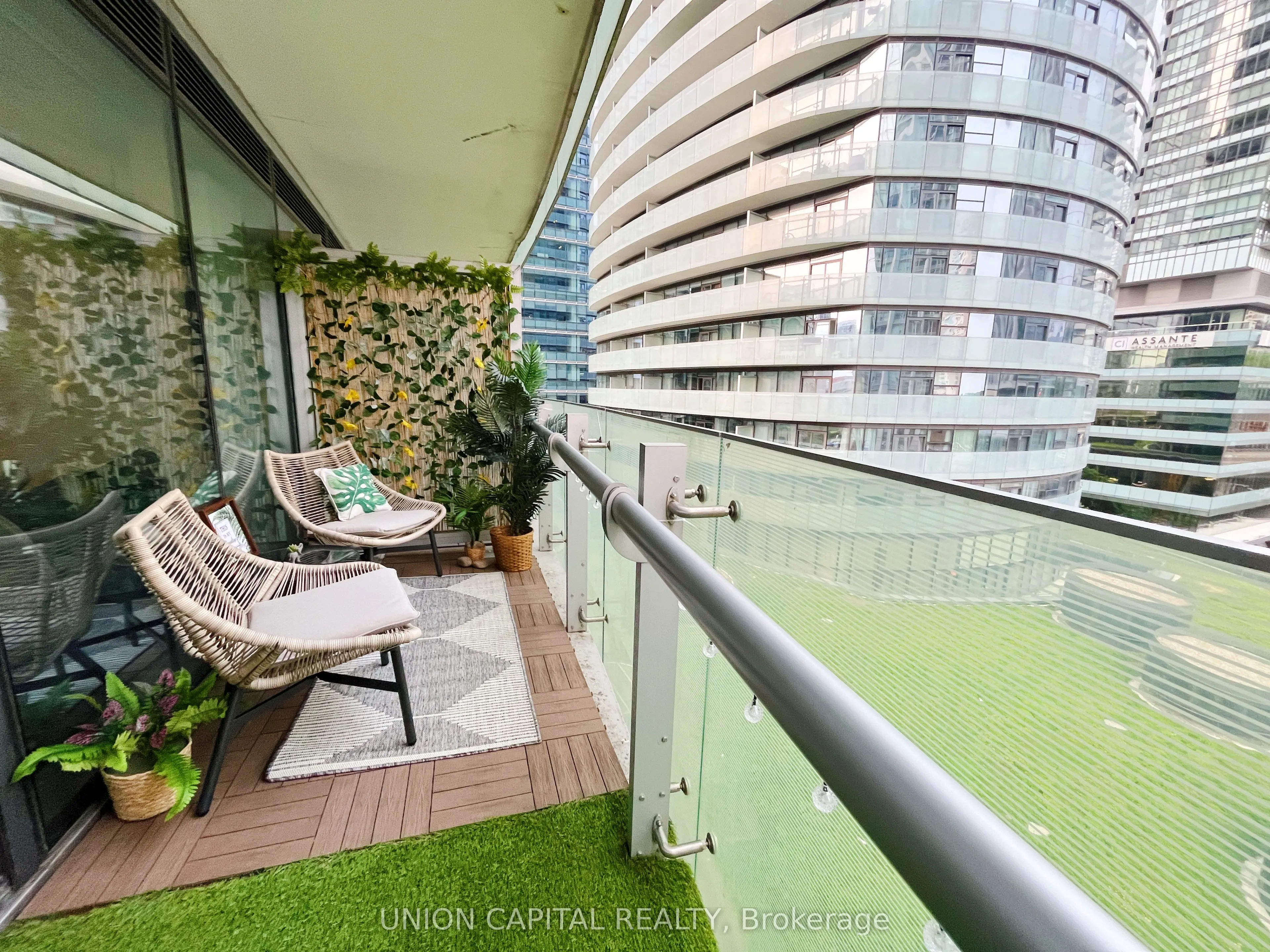 12 York Street, #501