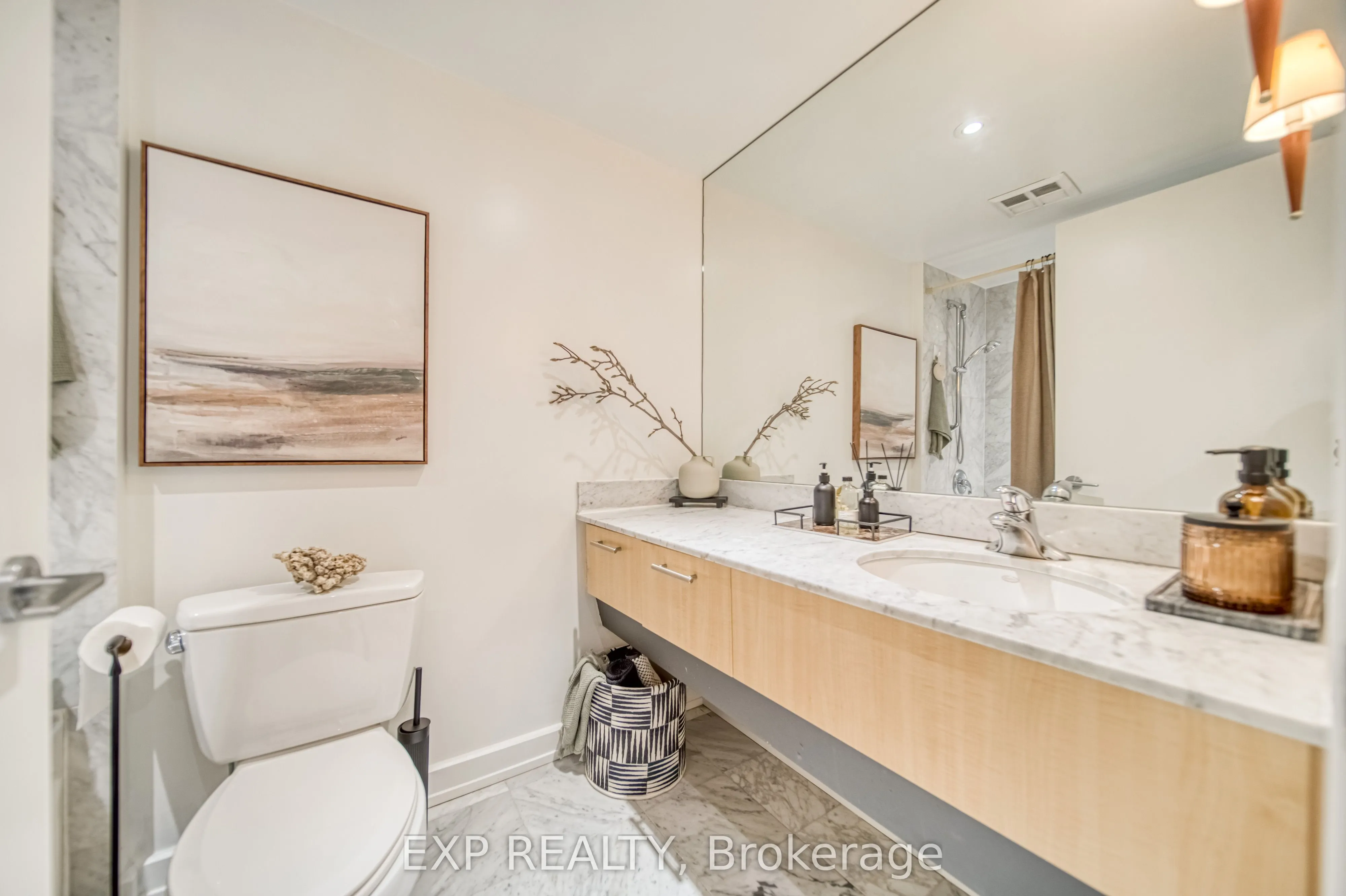 350 Wellington Street W, #M10