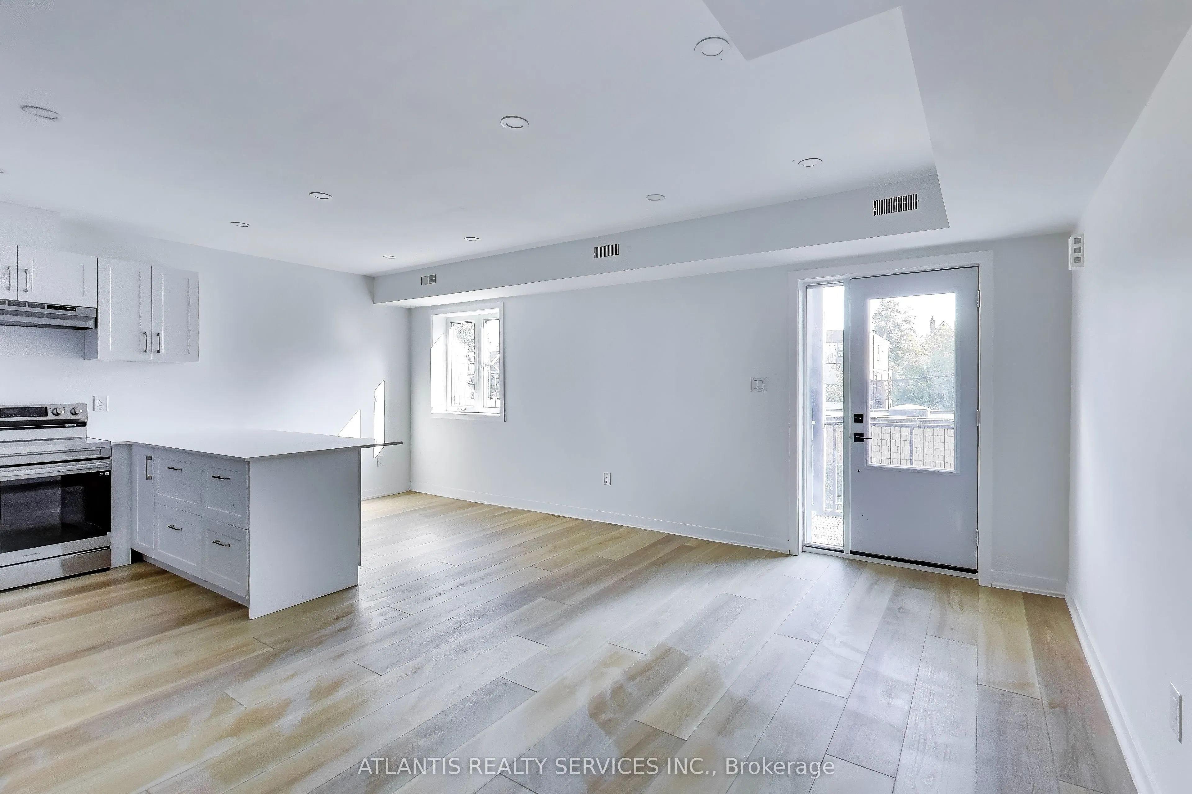 681 Dovercourt Road, #2
