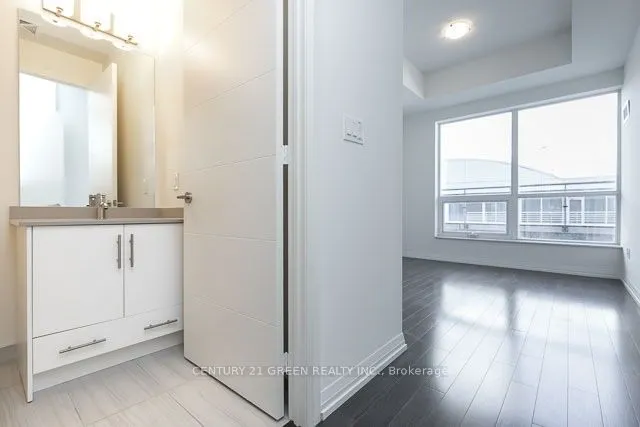 460 Adelaide Street E, #933