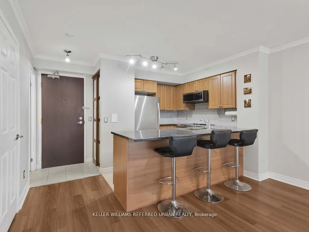 30 Grand Trunk Crescent