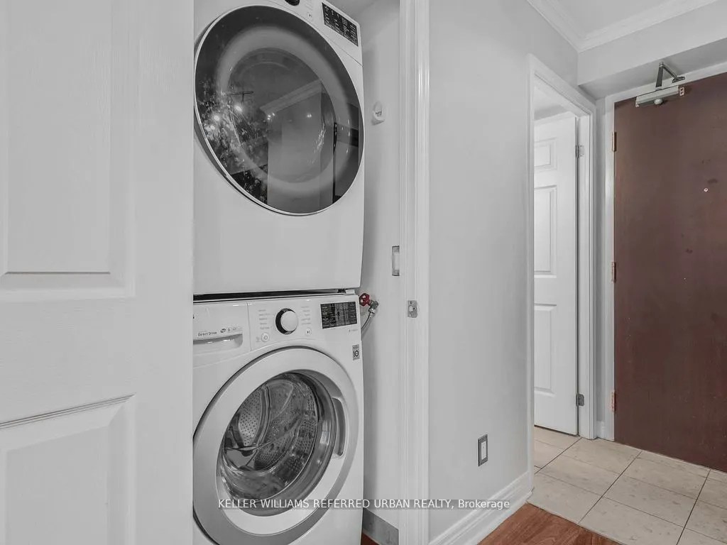 30 Grand Trunk Crescent