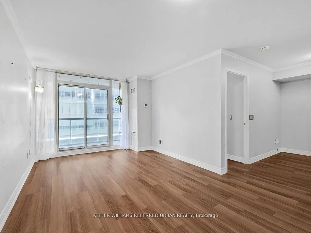 30 Grand Trunk Crescent