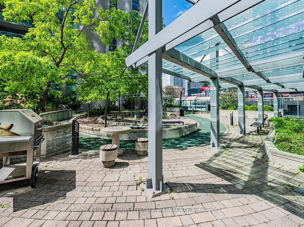 30 Grand Trunk Crescent