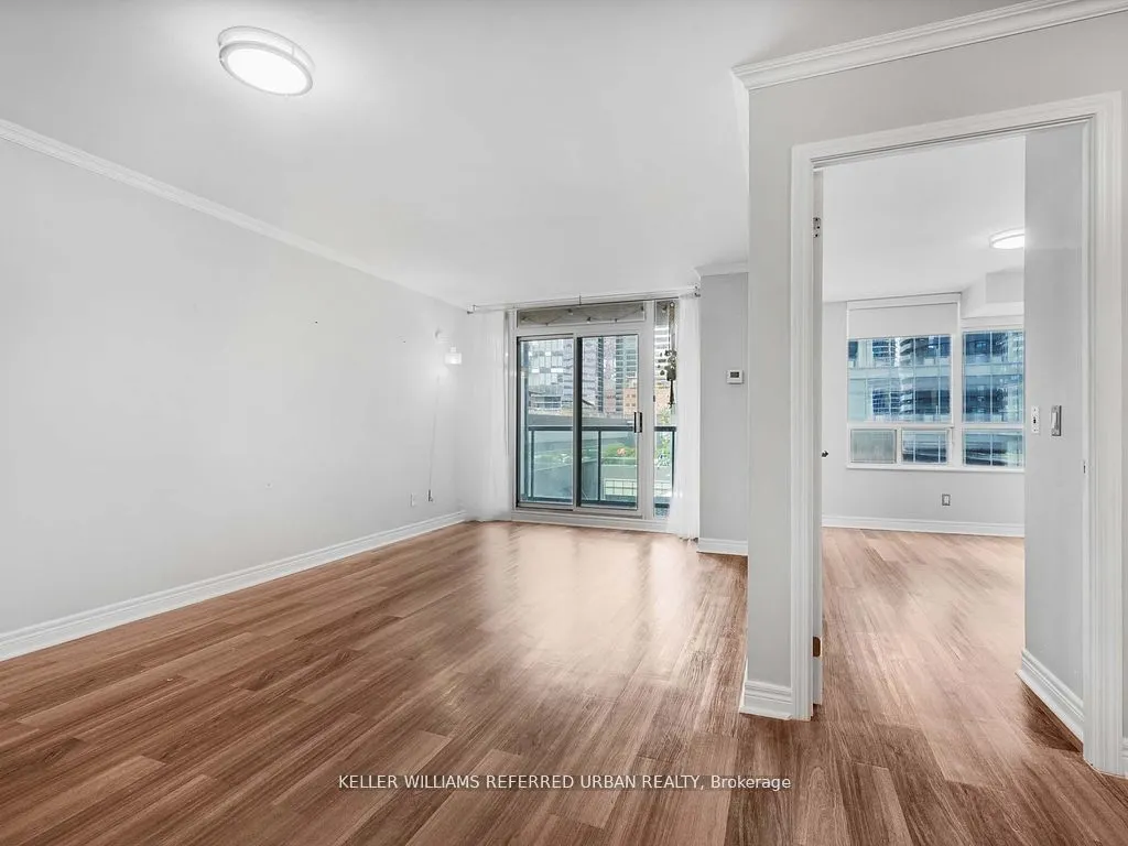 30 Grand Trunk Crescent