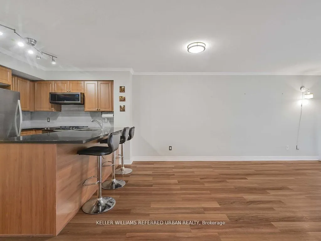 30 Grand Trunk Crescent