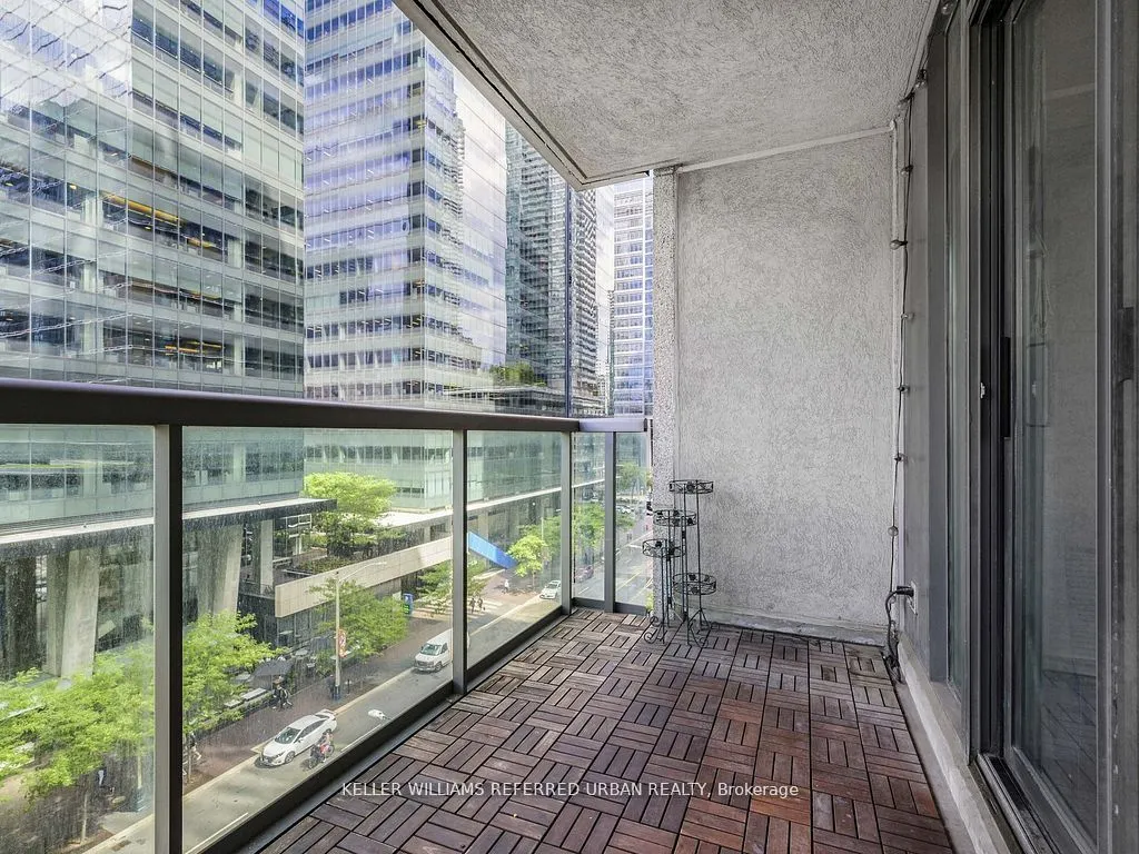 30 Grand Trunk Crescent