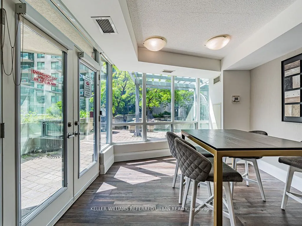 30 Grand Trunk Crescent