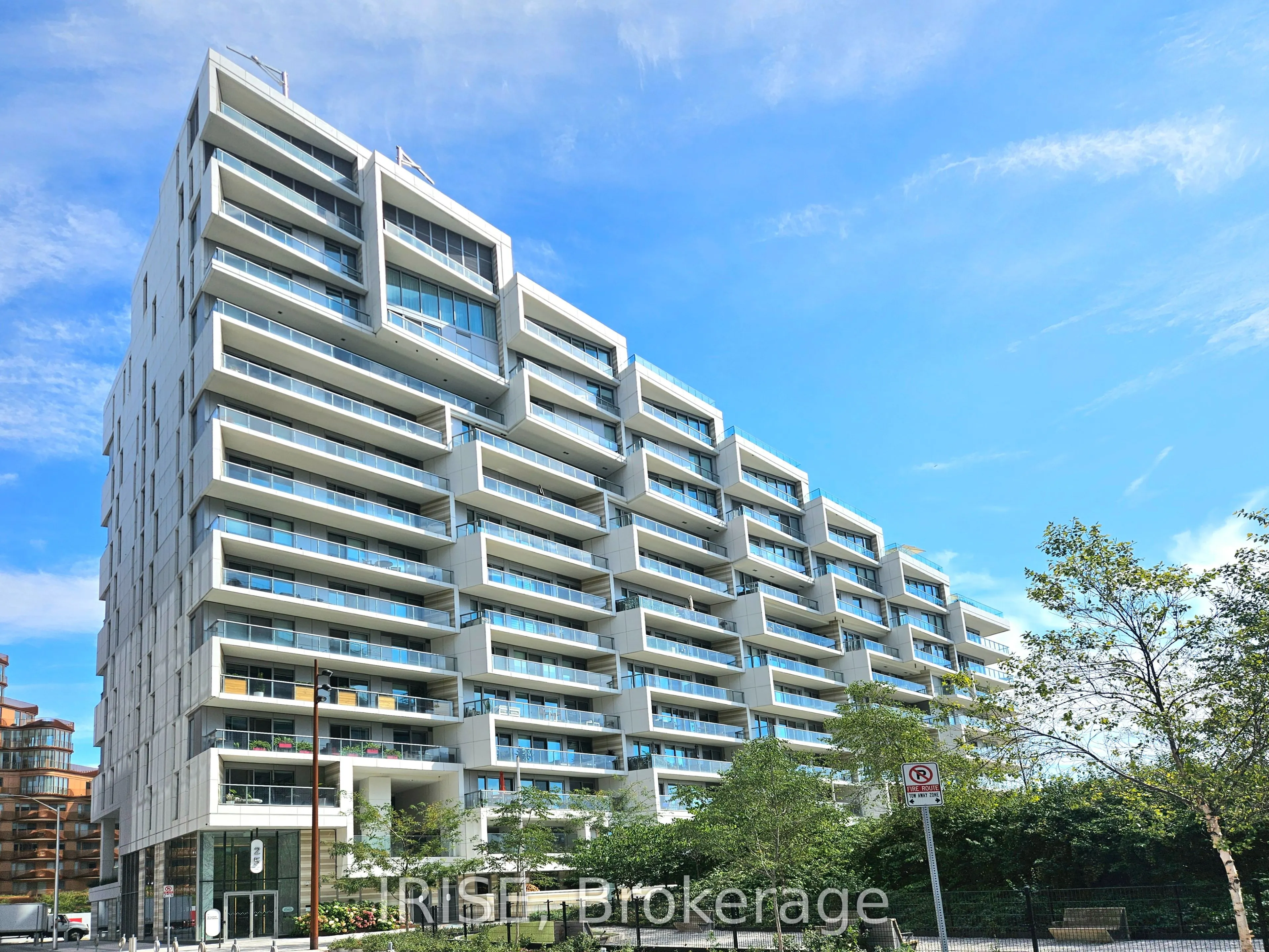 118 Merchants Wharf, #419