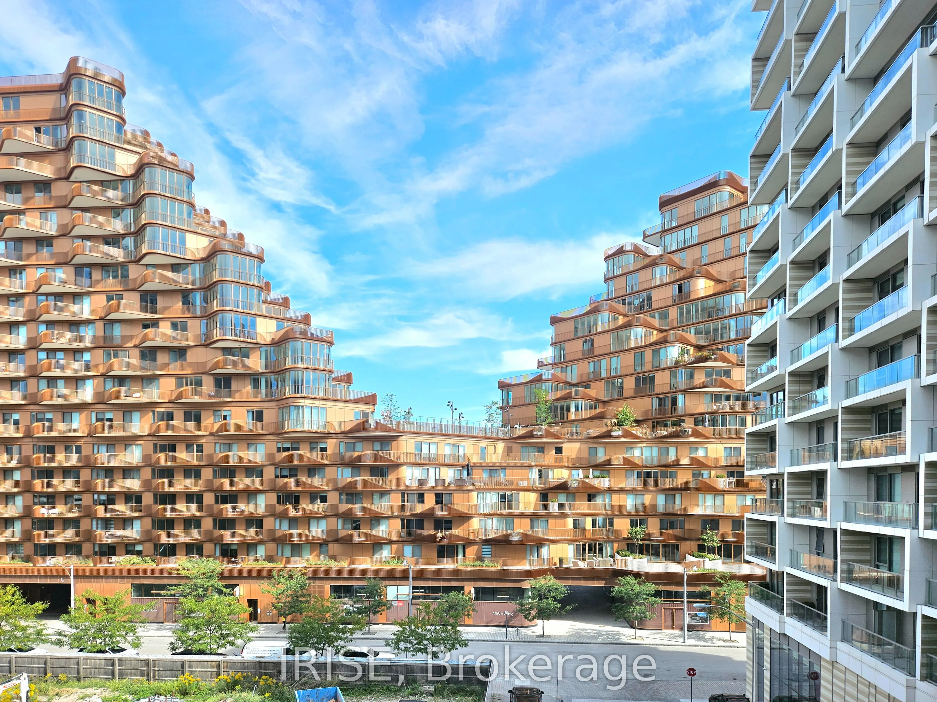 118 Merchants Wharf, #419