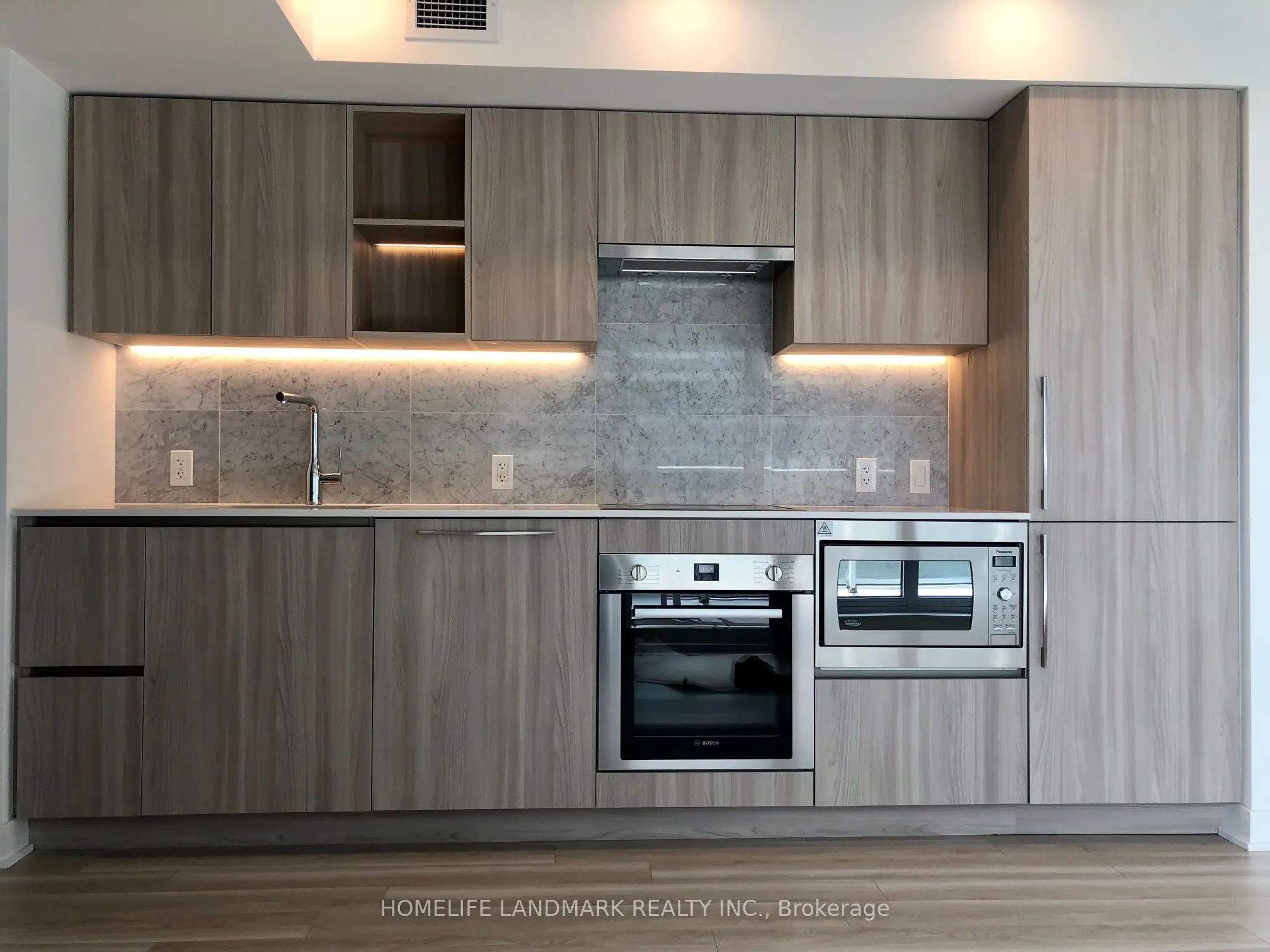 19 Bathurst Street, #612
