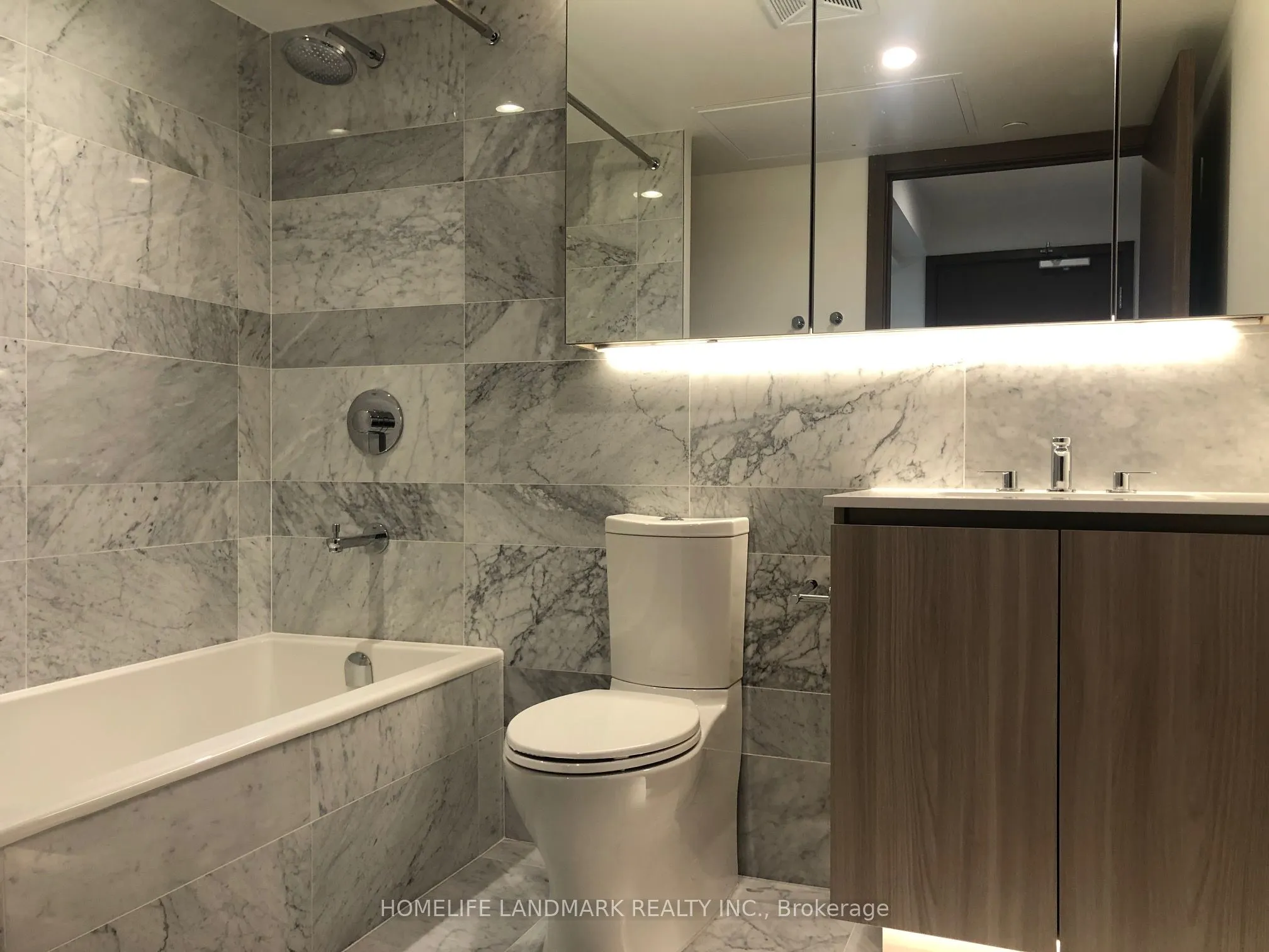 19 Bathurst Street, #612