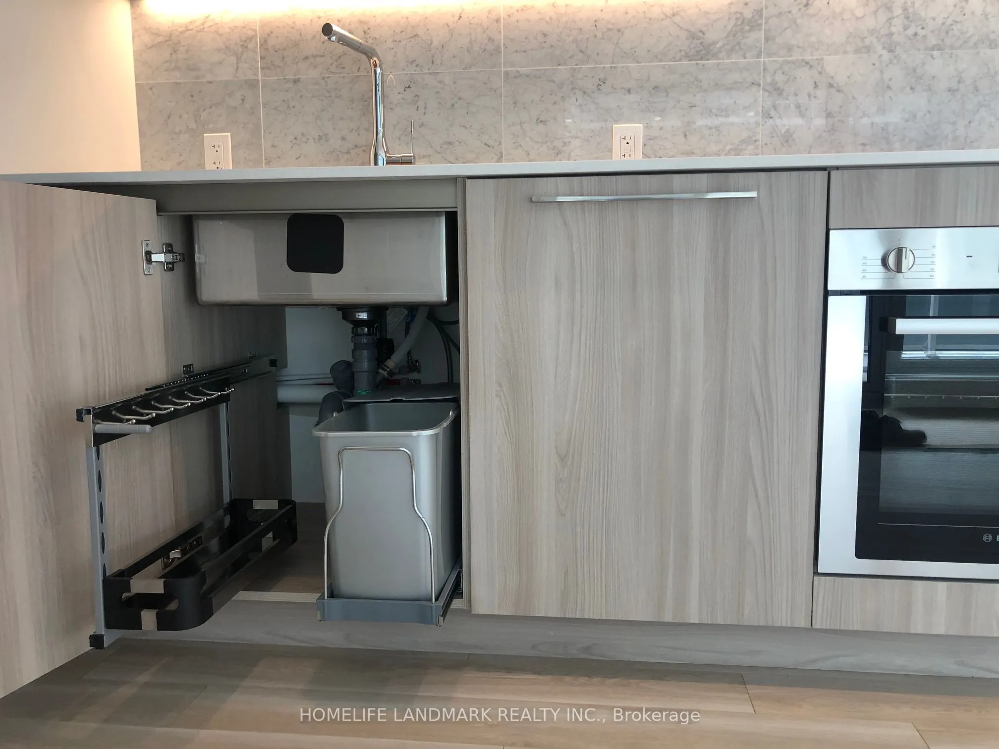 19 Bathurst Street, #612