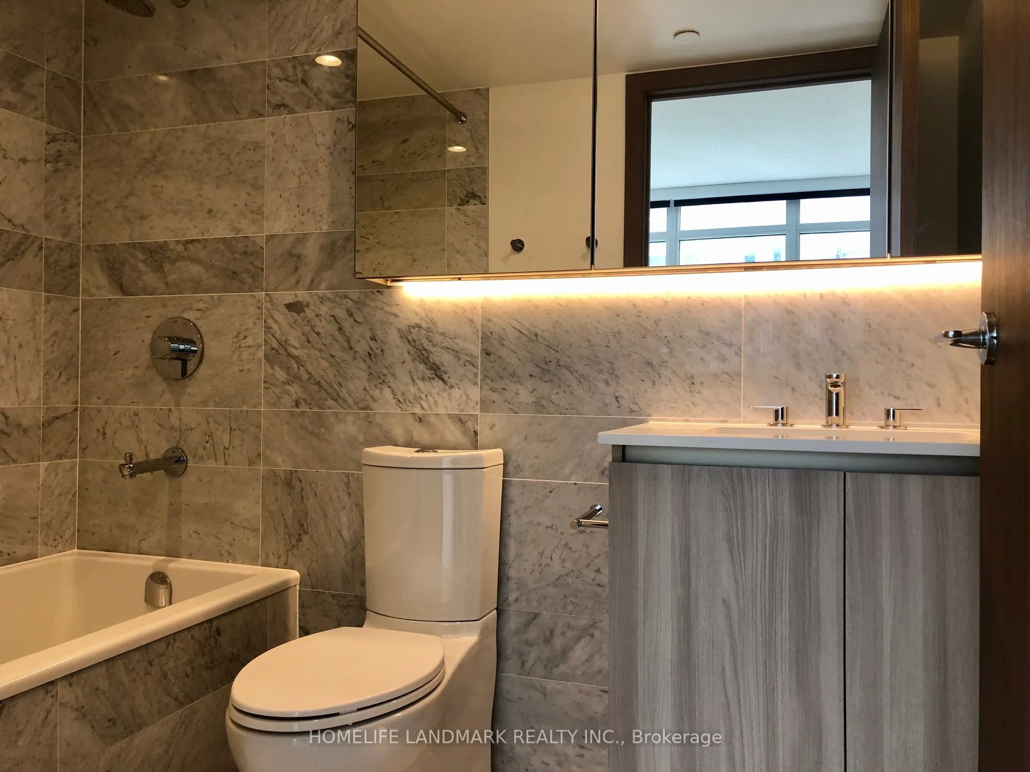 19 Bathurst Street, #612