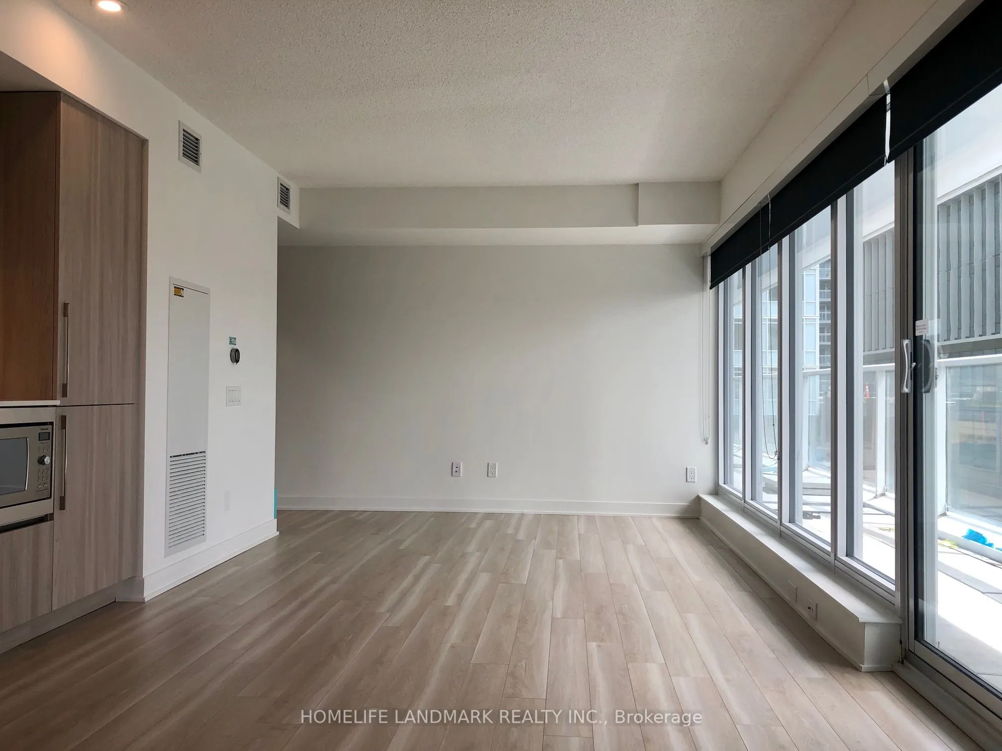 19 Bathurst Street, #612