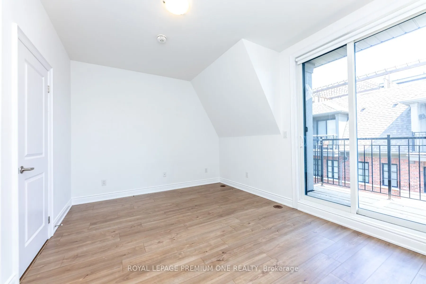 1145 Ossington Avenue N, #8