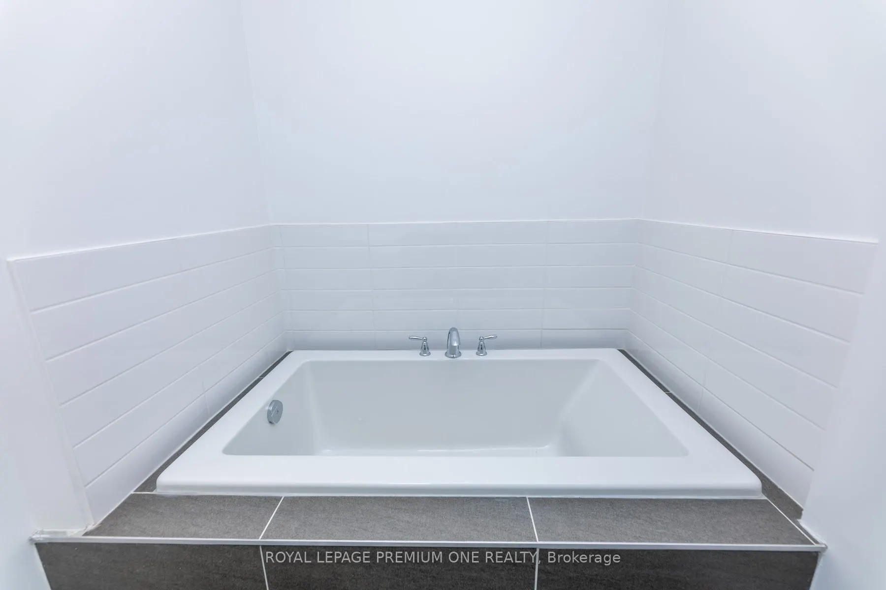 1145 Ossington Avenue N, #8