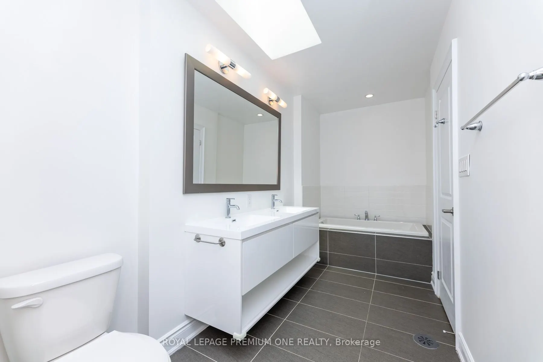 1145 Ossington Avenue N, #8
