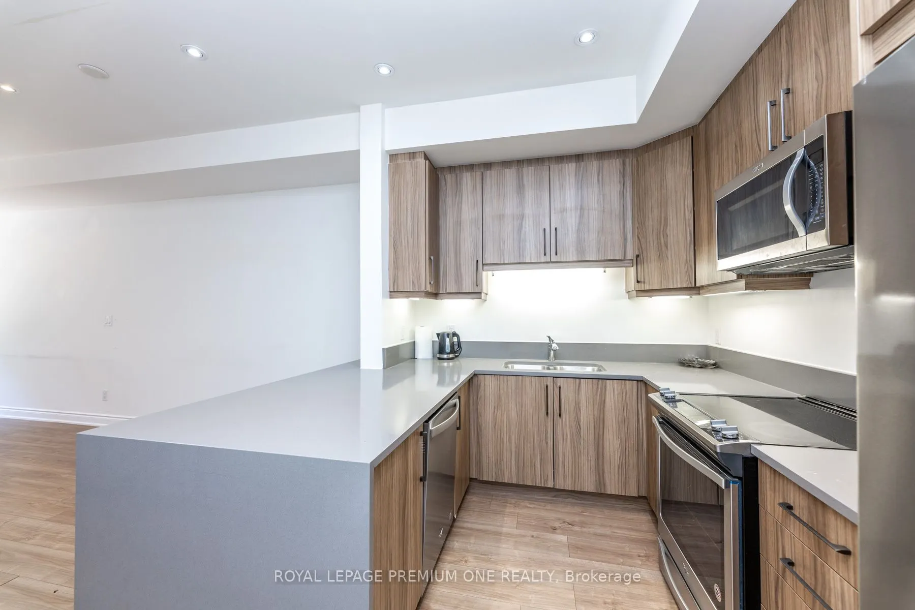 1145 Ossington Avenue N, #8