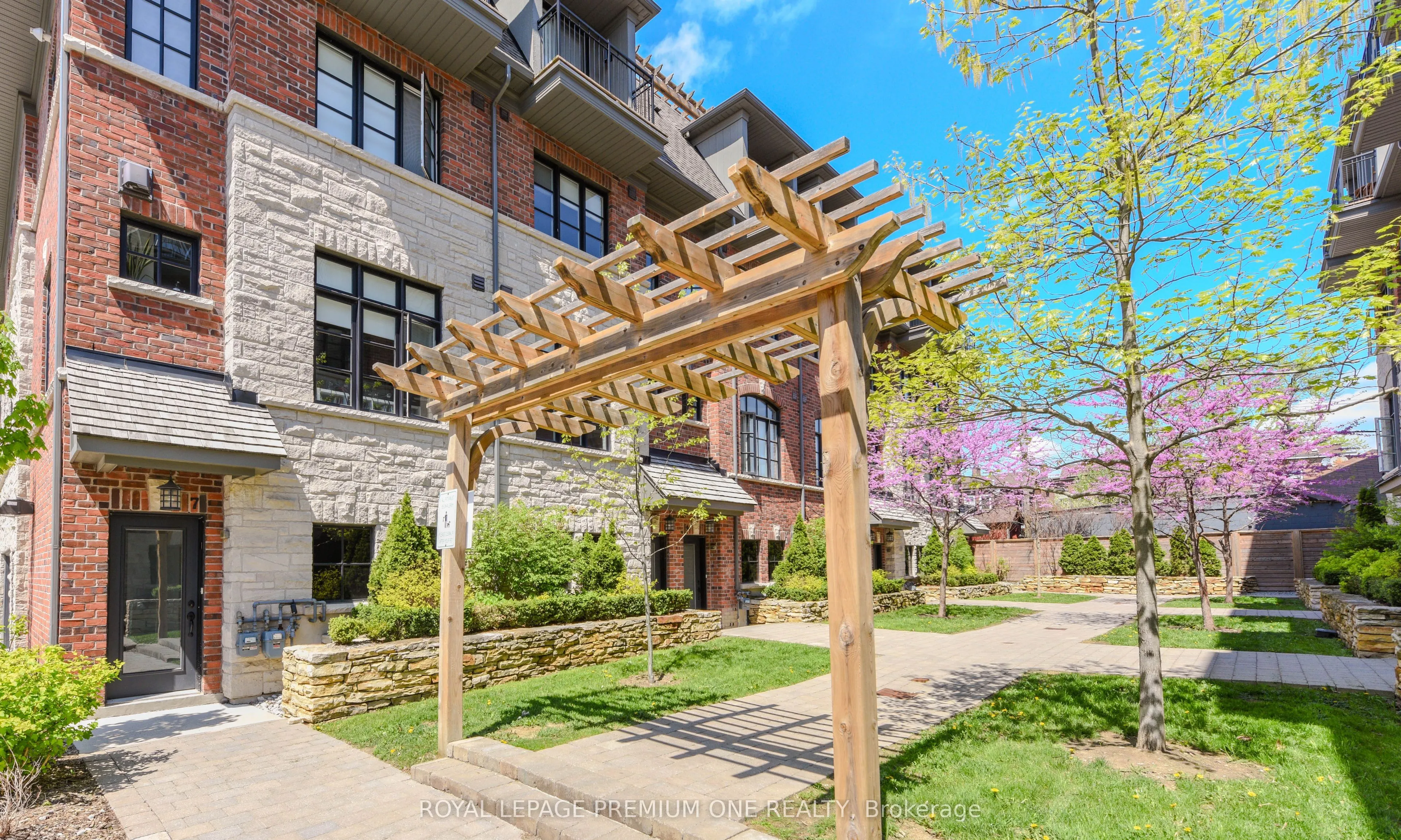 1145 Ossington Avenue N, #8