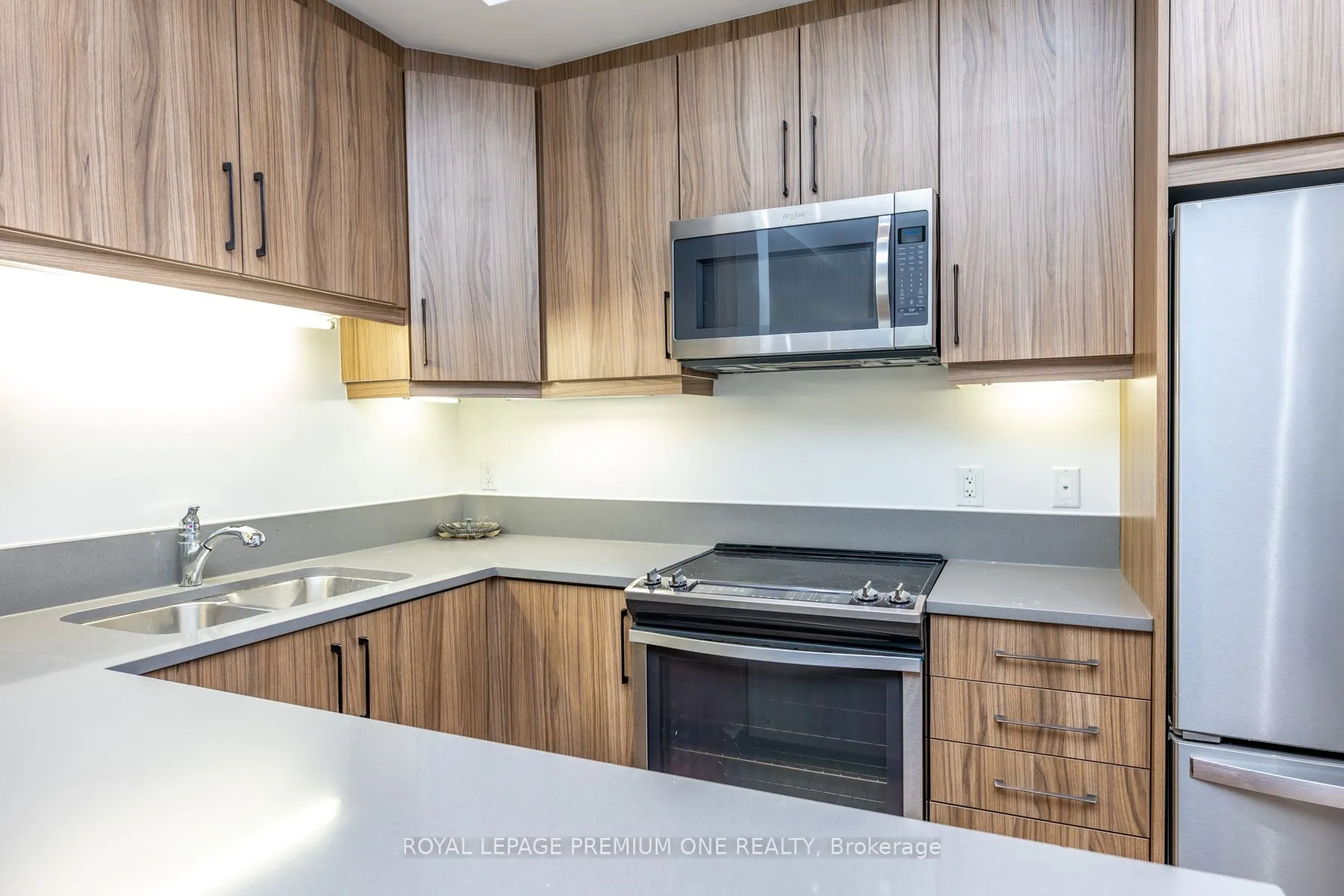 1145 Ossington Avenue N, #8