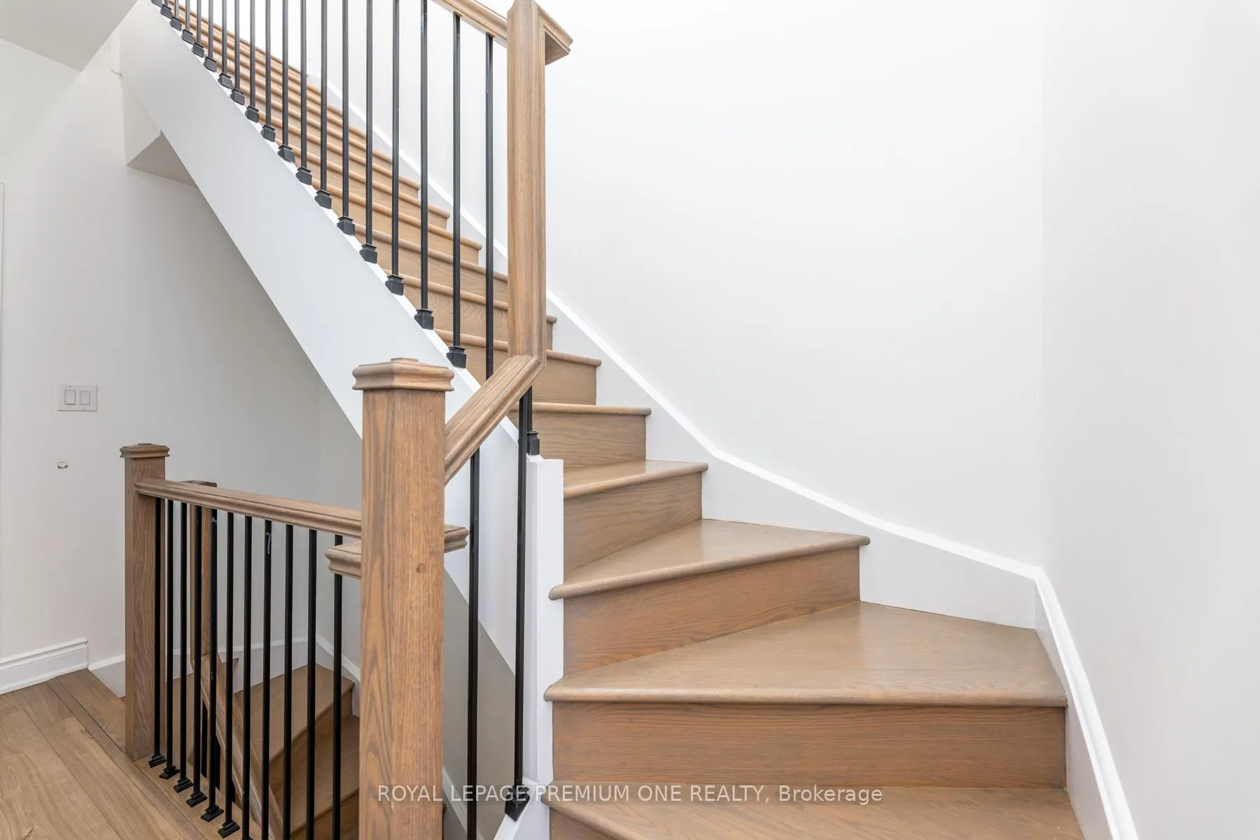 1145 Ossington Avenue N, #8