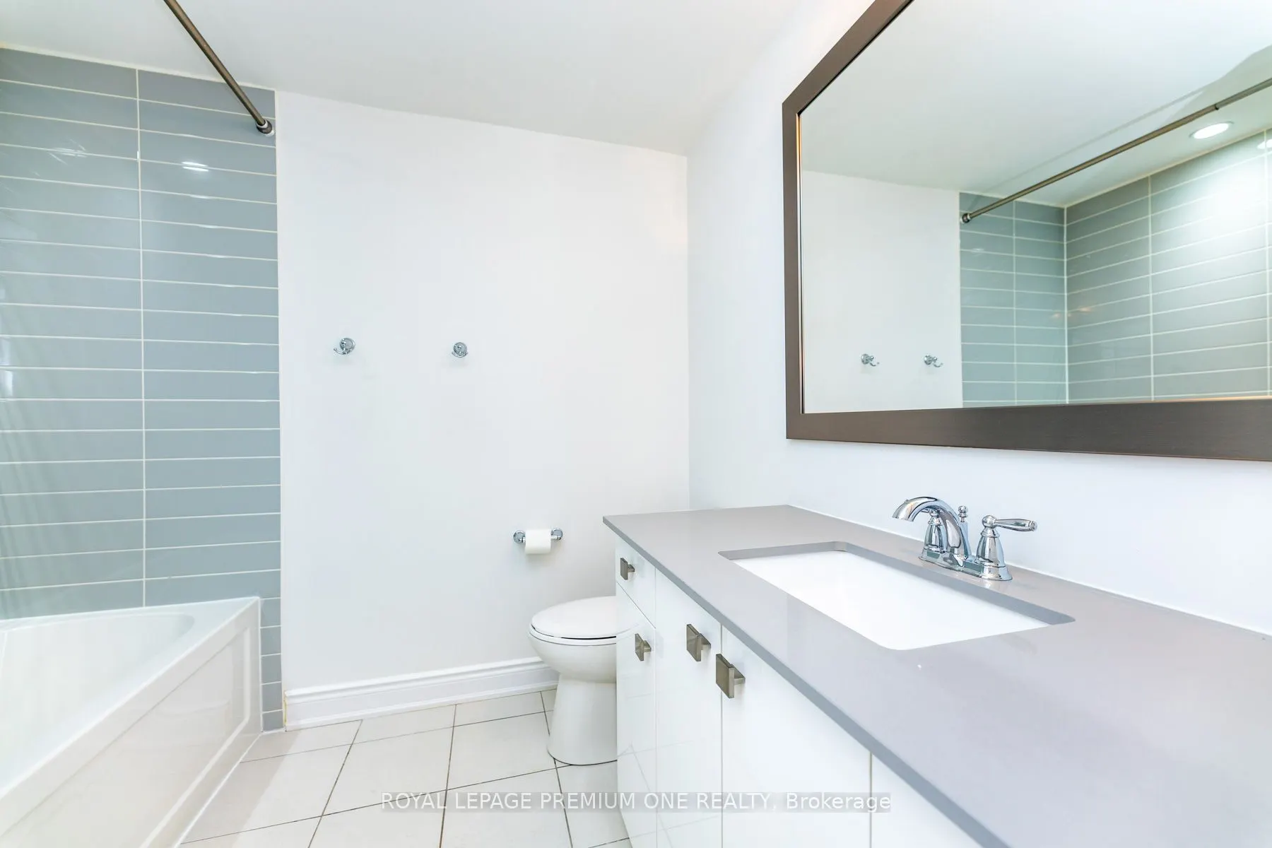 1145 Ossington Avenue N, #8