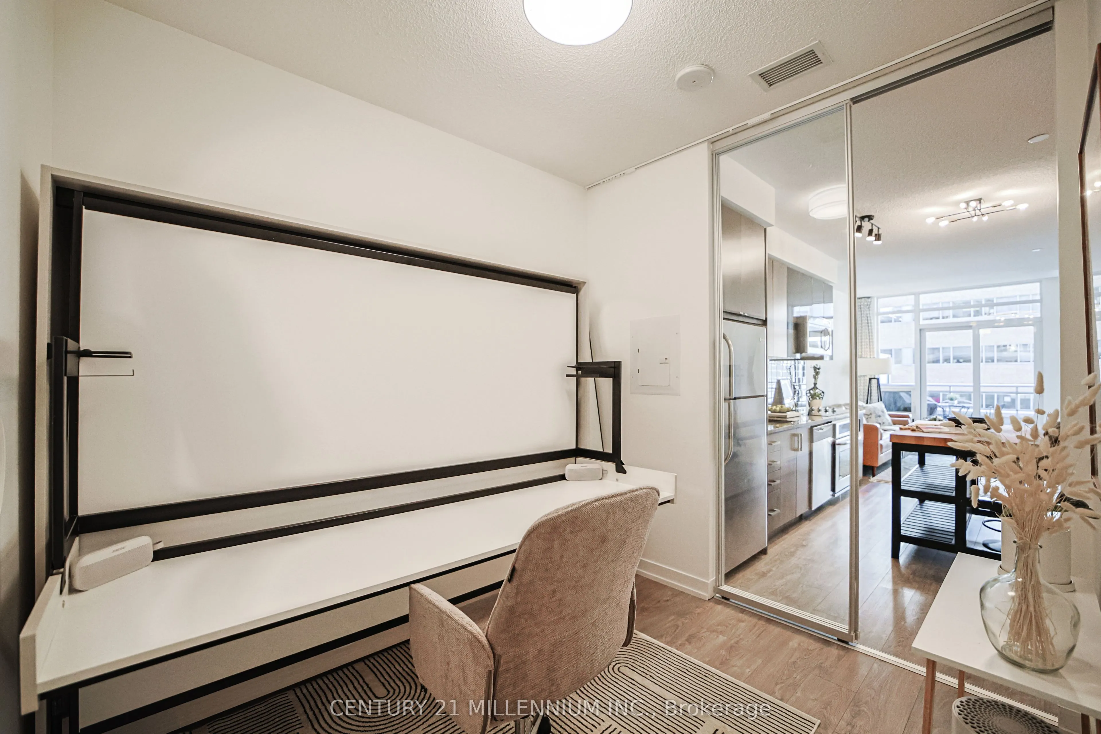 89 Dunfield Avenue, #405