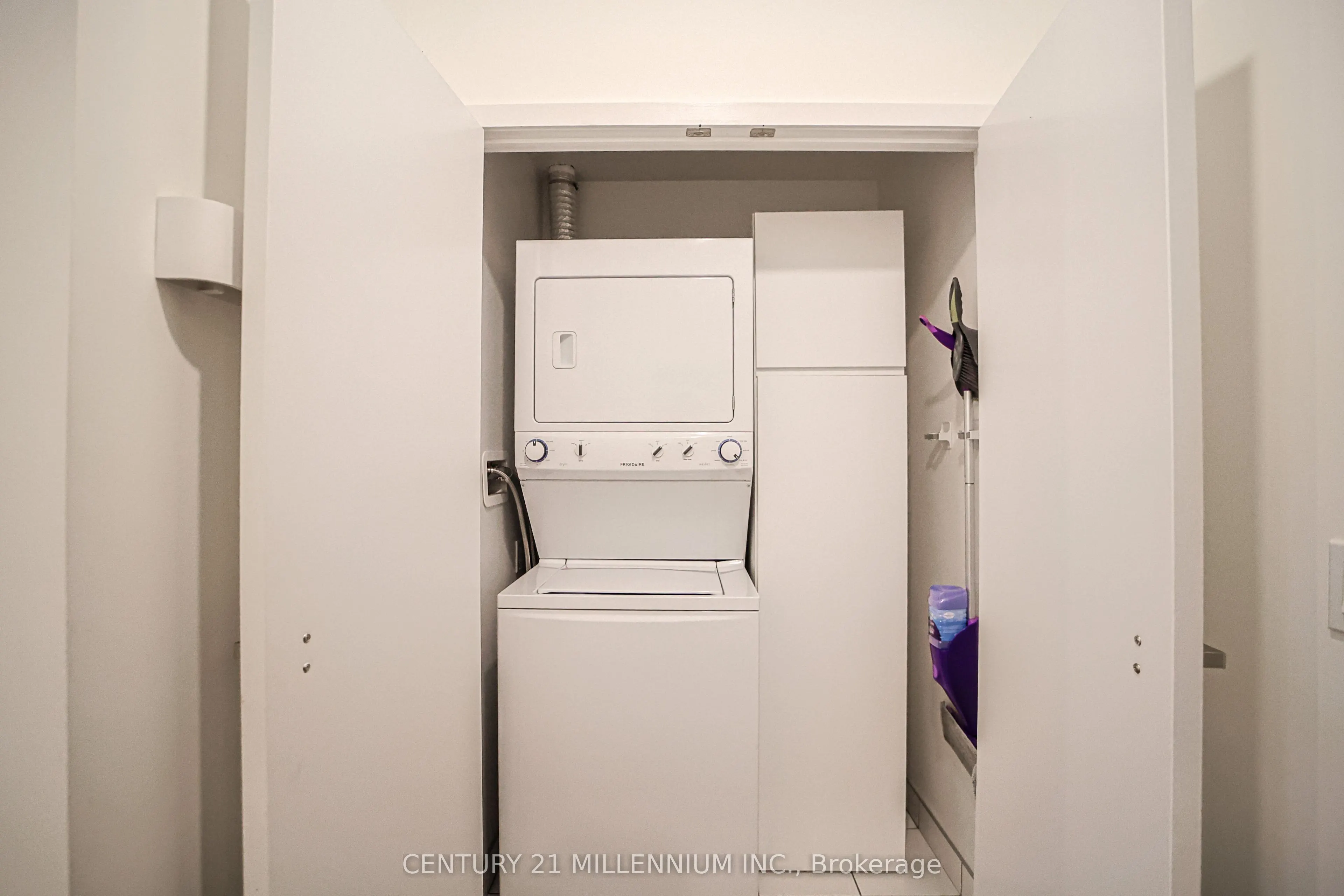 89 Dunfield Avenue, #405