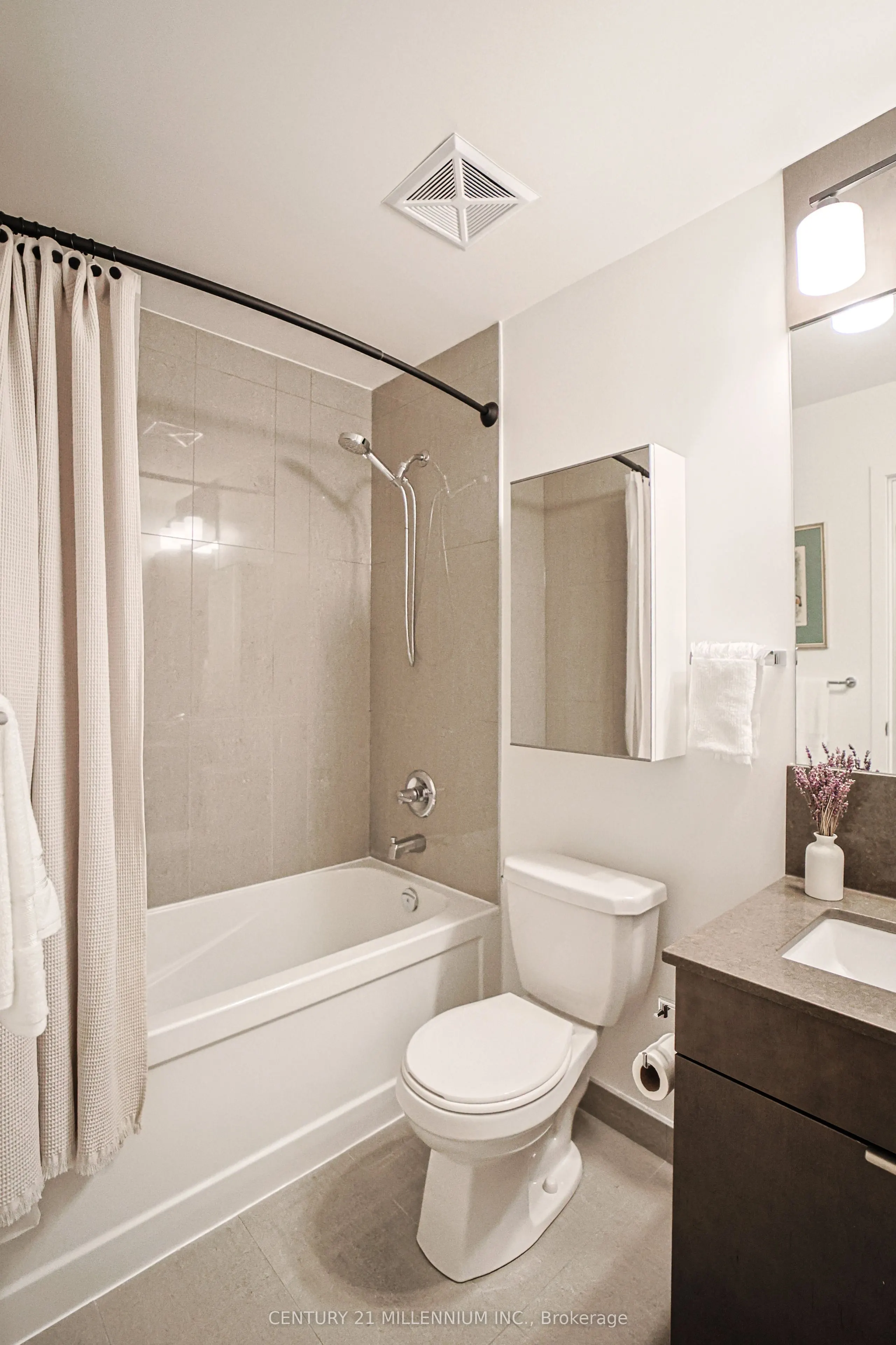 89 Dunfield Avenue, #405