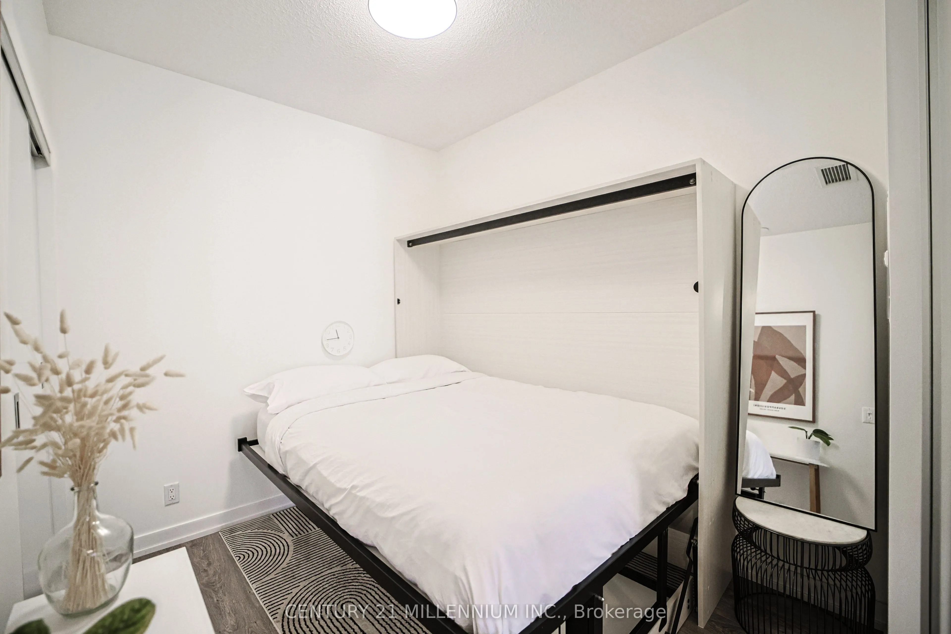 89 Dunfield Avenue, #405