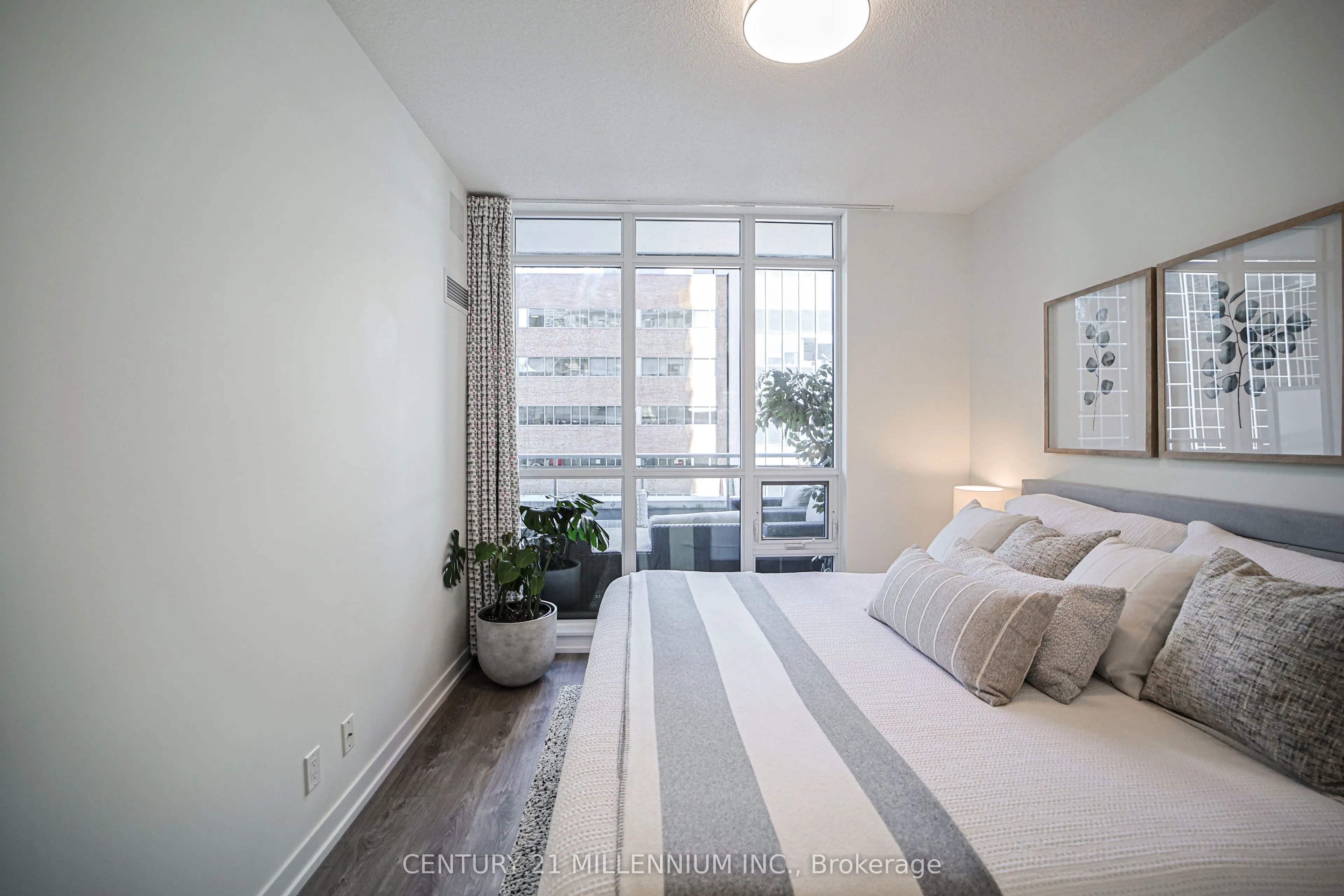 89 Dunfield Avenue, #405