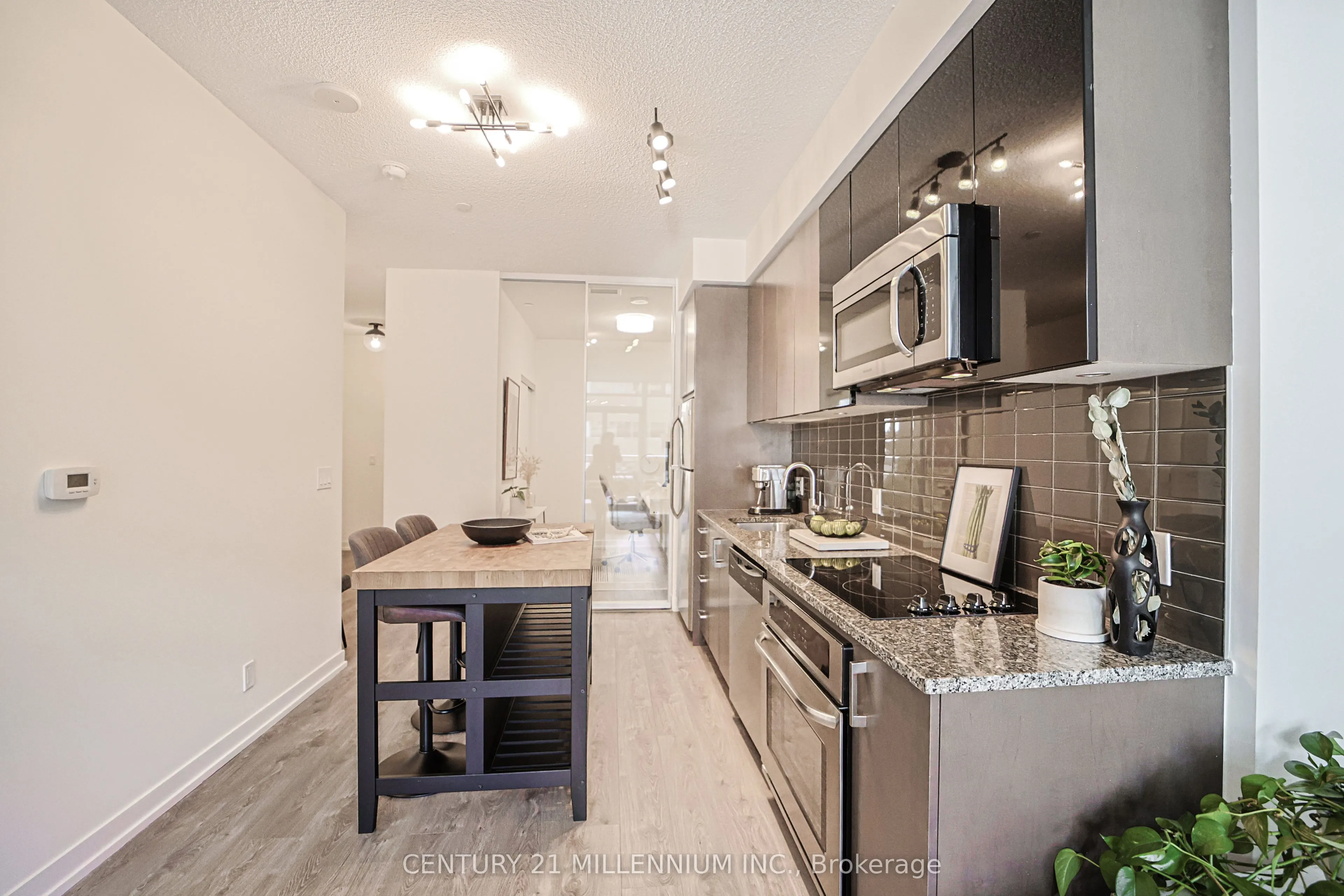 89 Dunfield Avenue, #405
