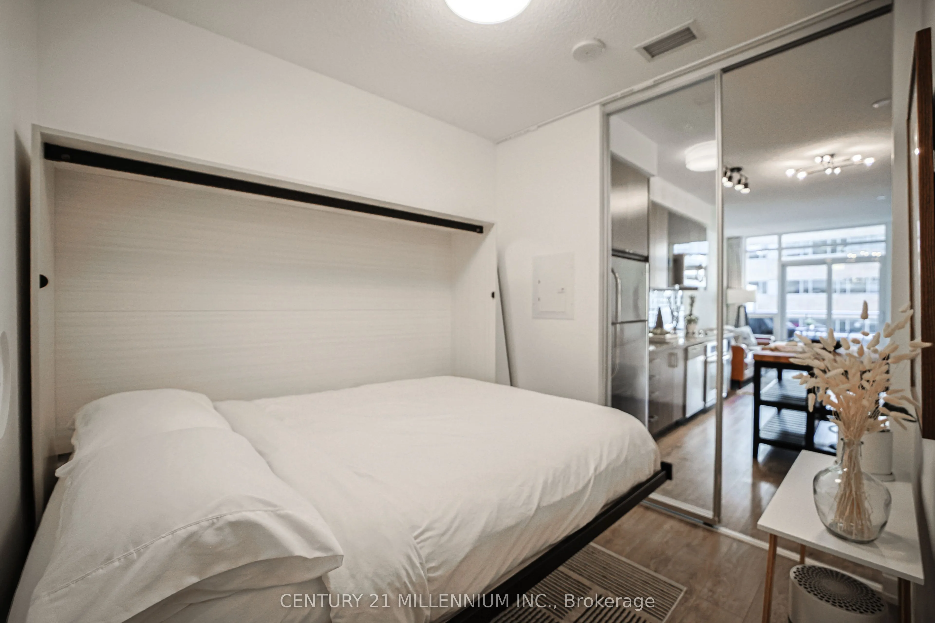 89 Dunfield Avenue, #405