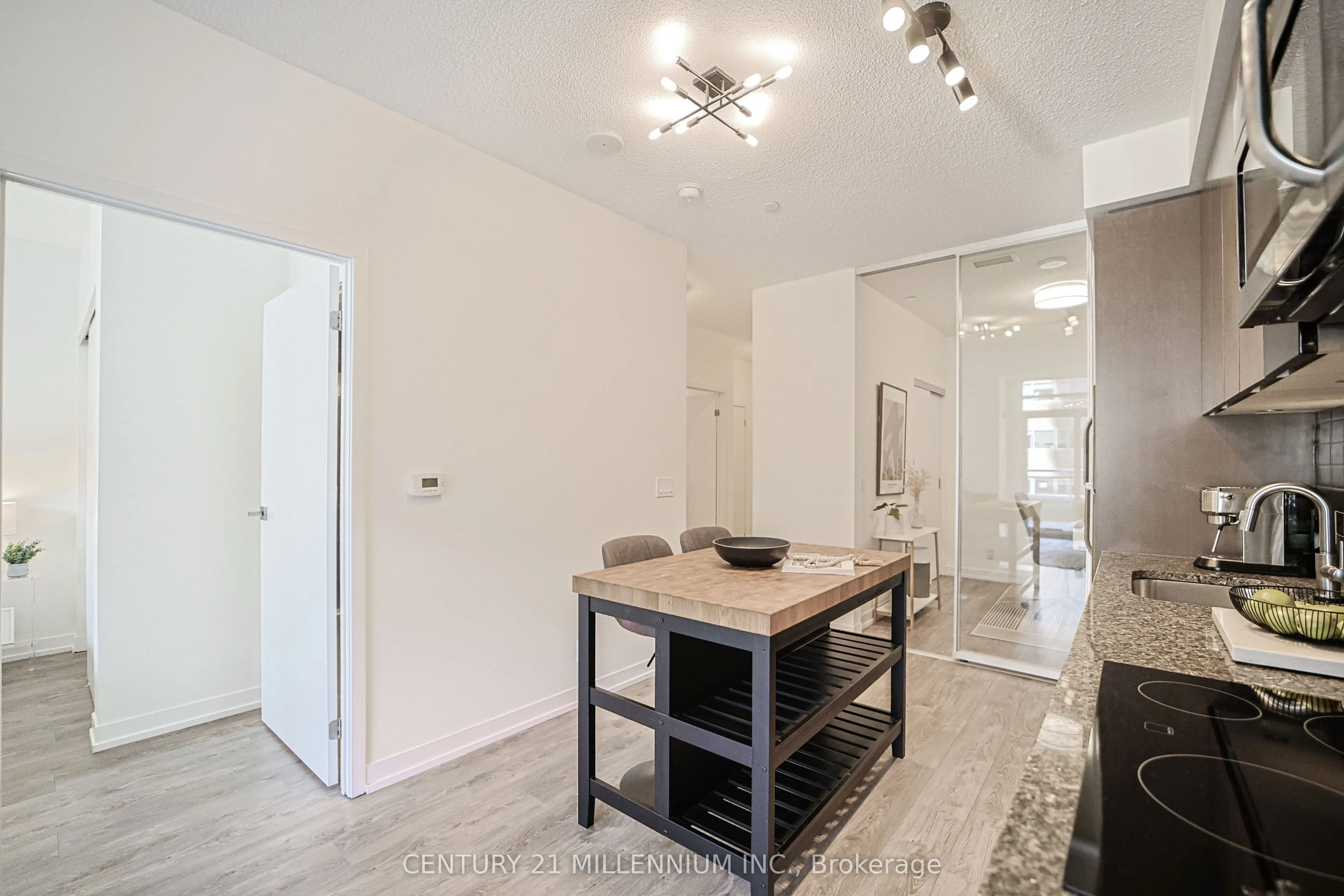 89 Dunfield Avenue, #405