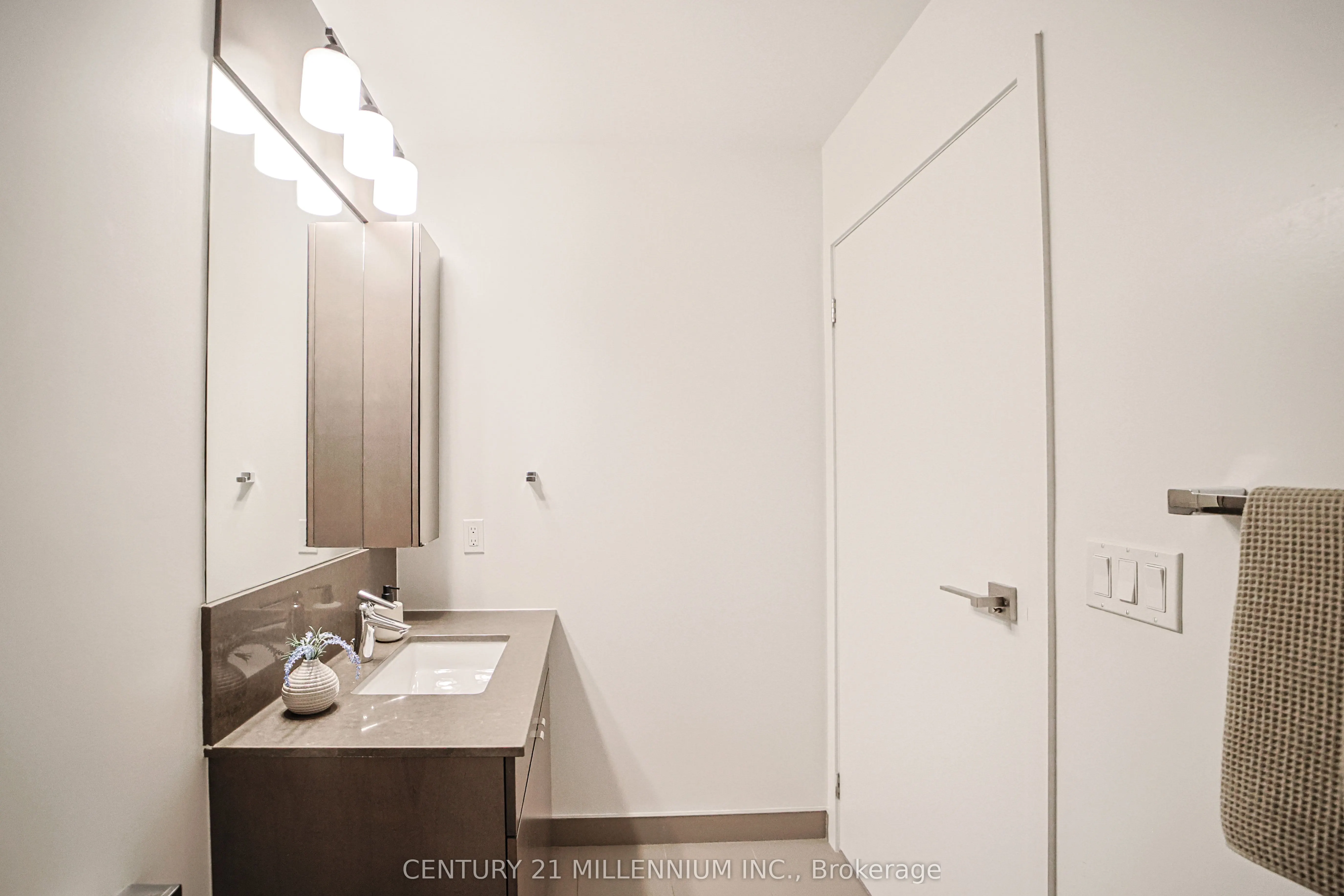 89 Dunfield Avenue, #405