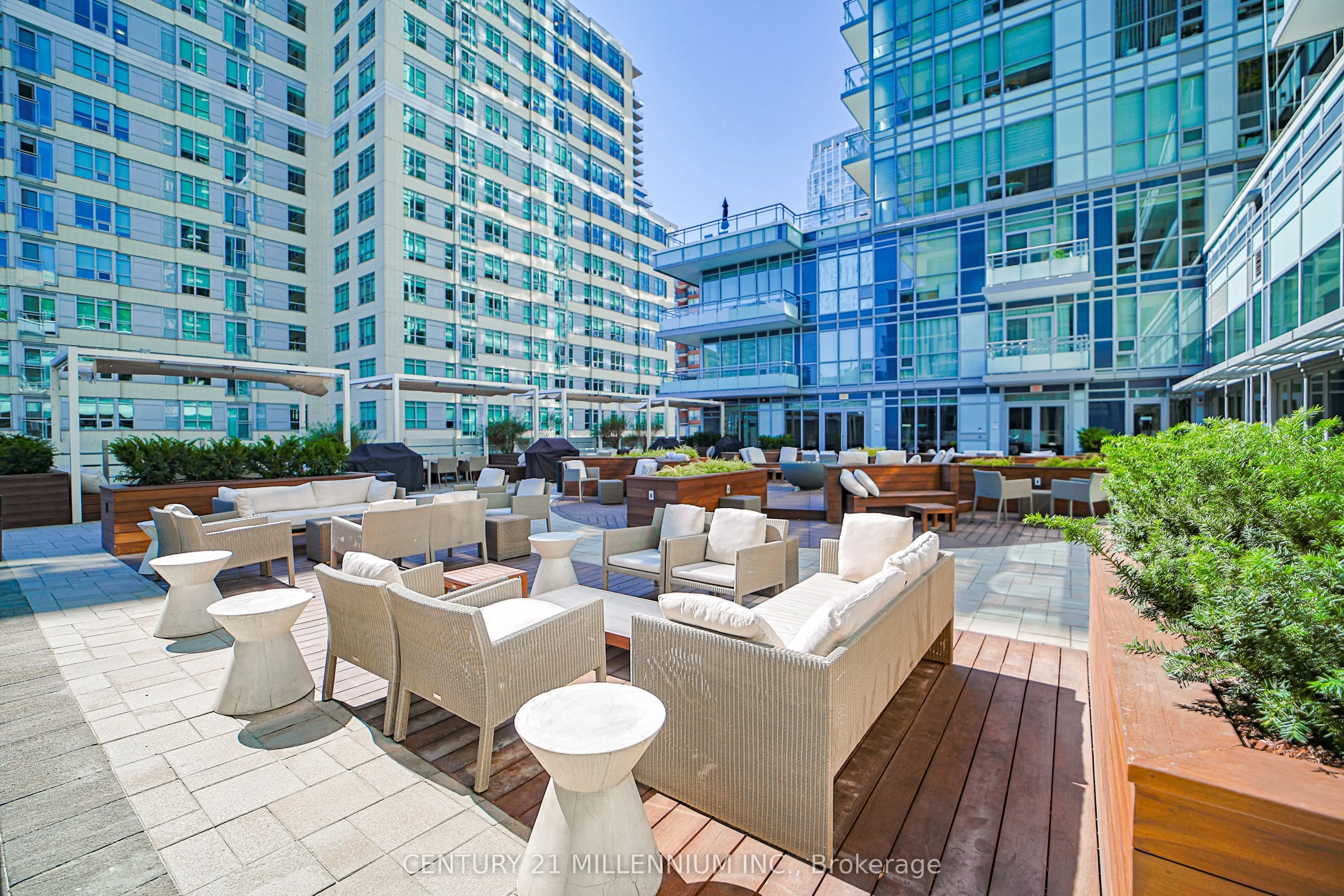 89 Dunfield Avenue, #405